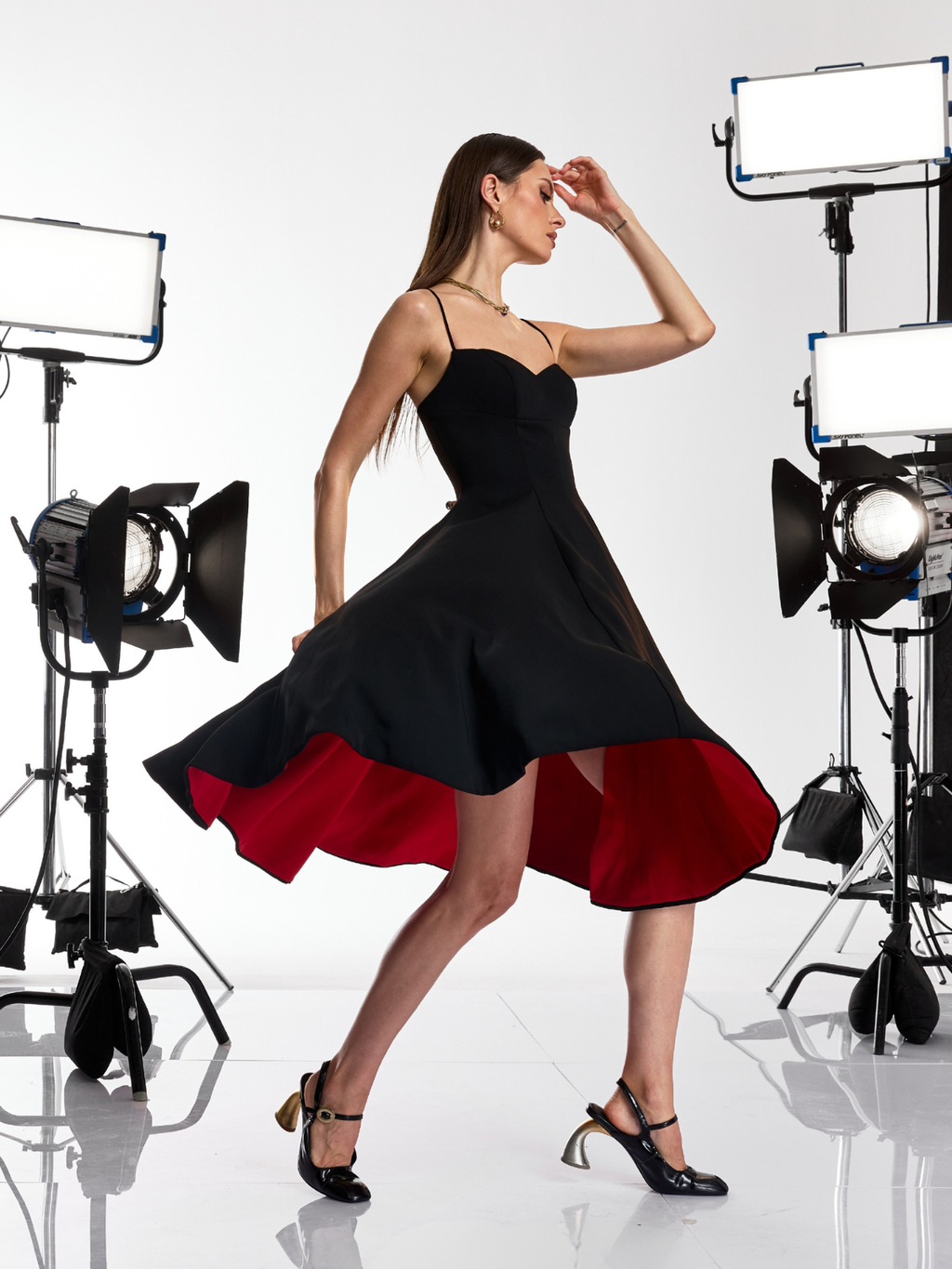 Drynex Robe midi rouge élégante évasée à fines bretelles spaghetti