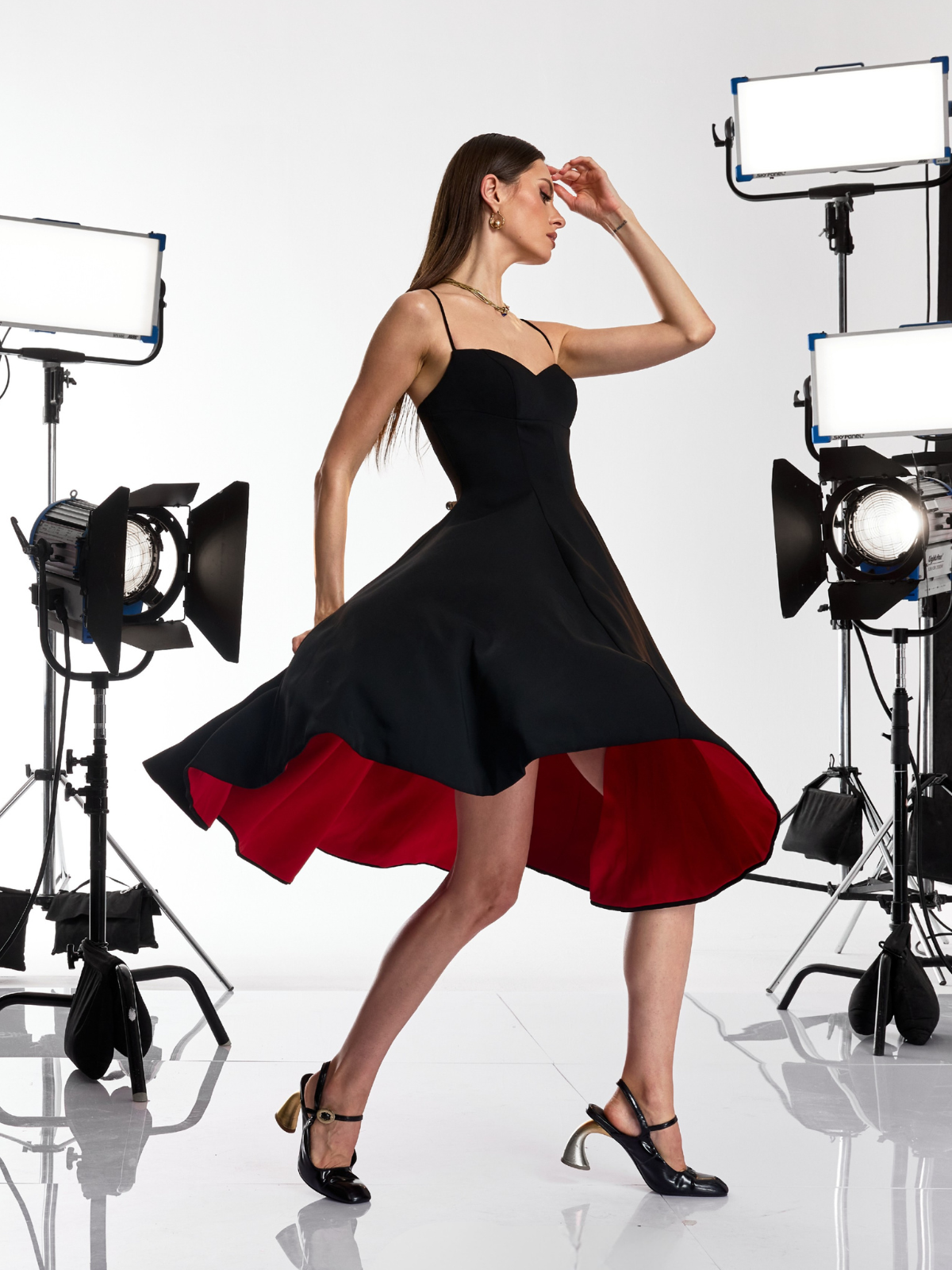 Drynex Robe midi rouge élégante évasée à fines bretelles spaghetti