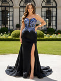 Robe sirène noire à corsage perlé, encolure cœur et fente haute