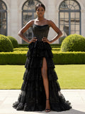 Élégante robe noire bustier en tulle à volants avec corsage corseté structuré