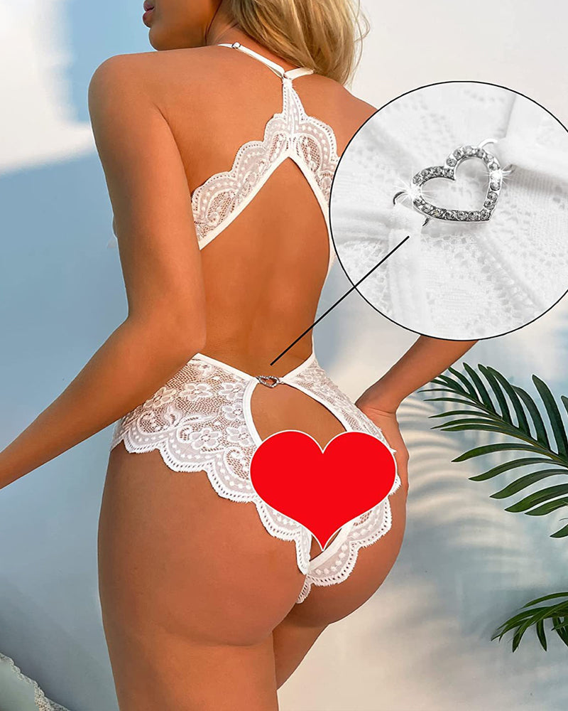 Pyjama une pièce sexy en dentelle avec décolleté plongeant en V, dos nu, ouverture à l’entrejambe et décoration en forme de cœur