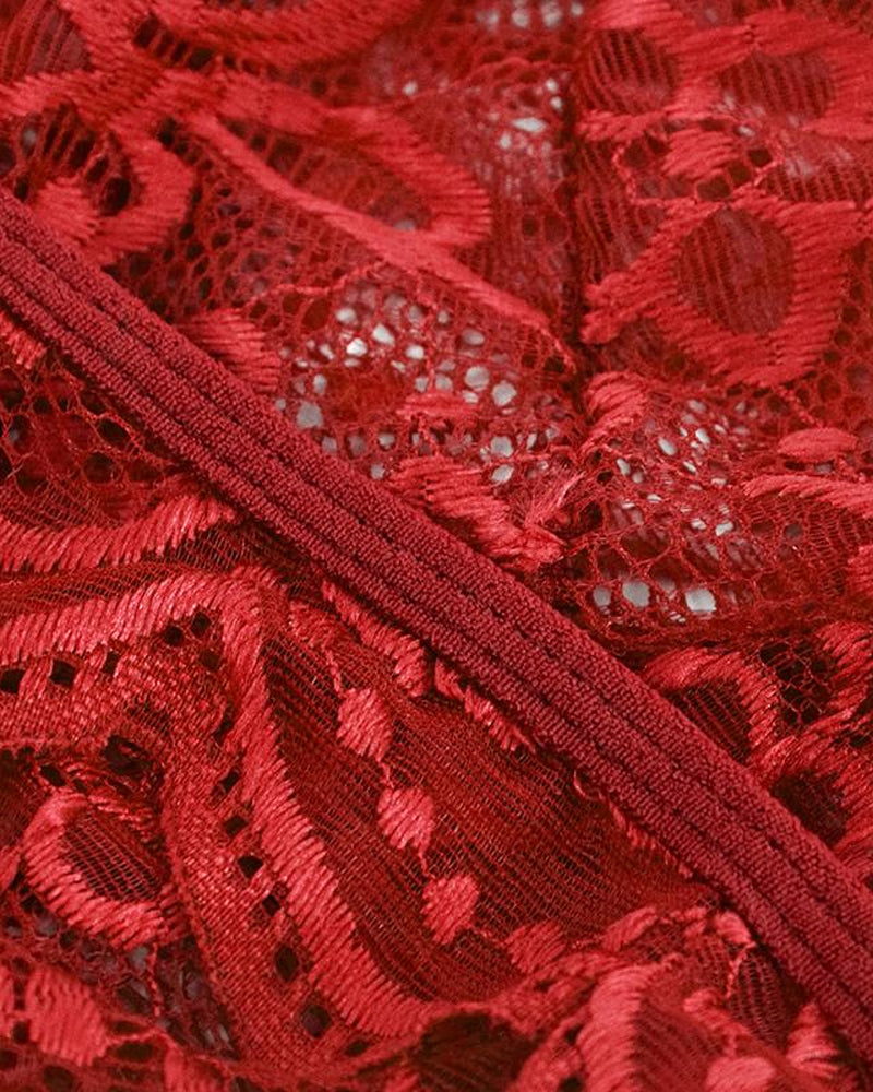 Pyjama une pièce sexy à encolure en V plongeante, en dentelle florale translucide, avec dos croisé et entrejambe ouvert