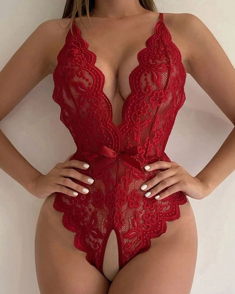 Pyjama une pièce sexy à encolure en V plongeante, en dentelle florale translucide, avec dos croisé et entrejambe ouvert