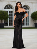Robe longue fourreau noire à paillettes perlées et épaules dénudées