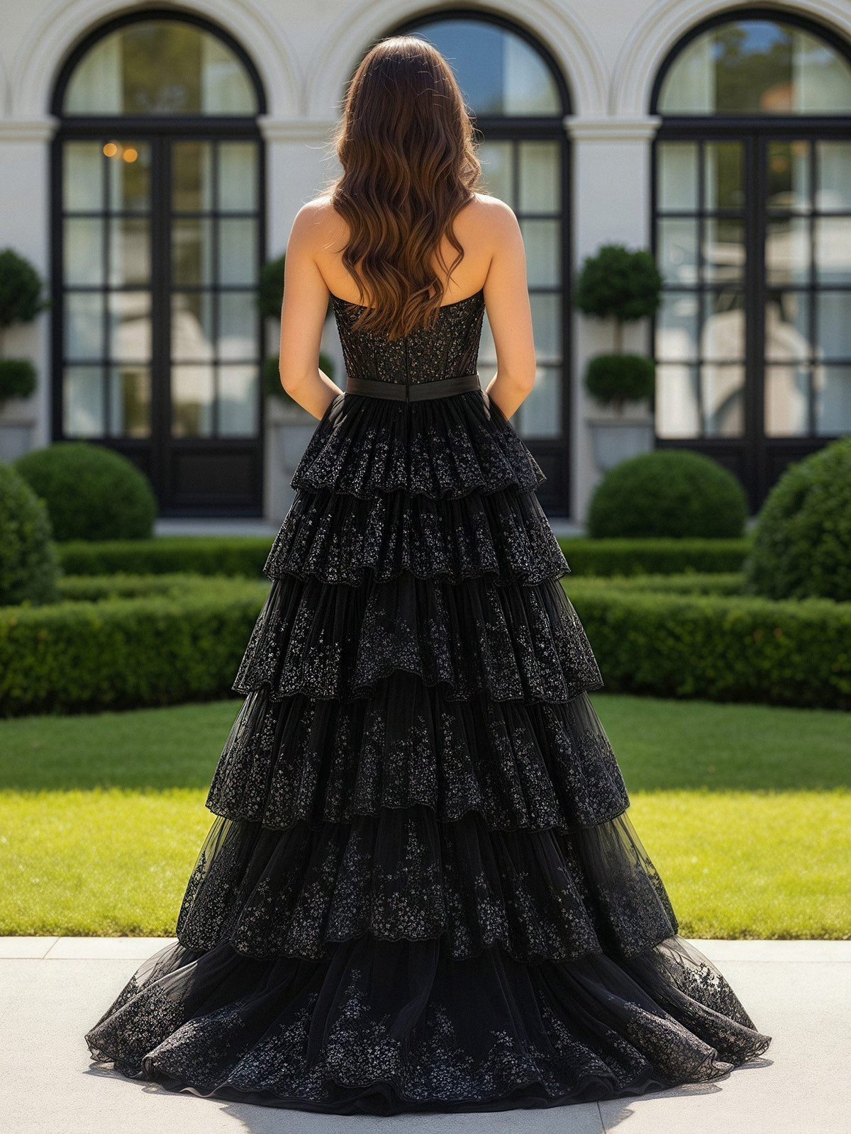 Robe scintillante en tulle à col cœur, avec volants élégants et nœud noir
