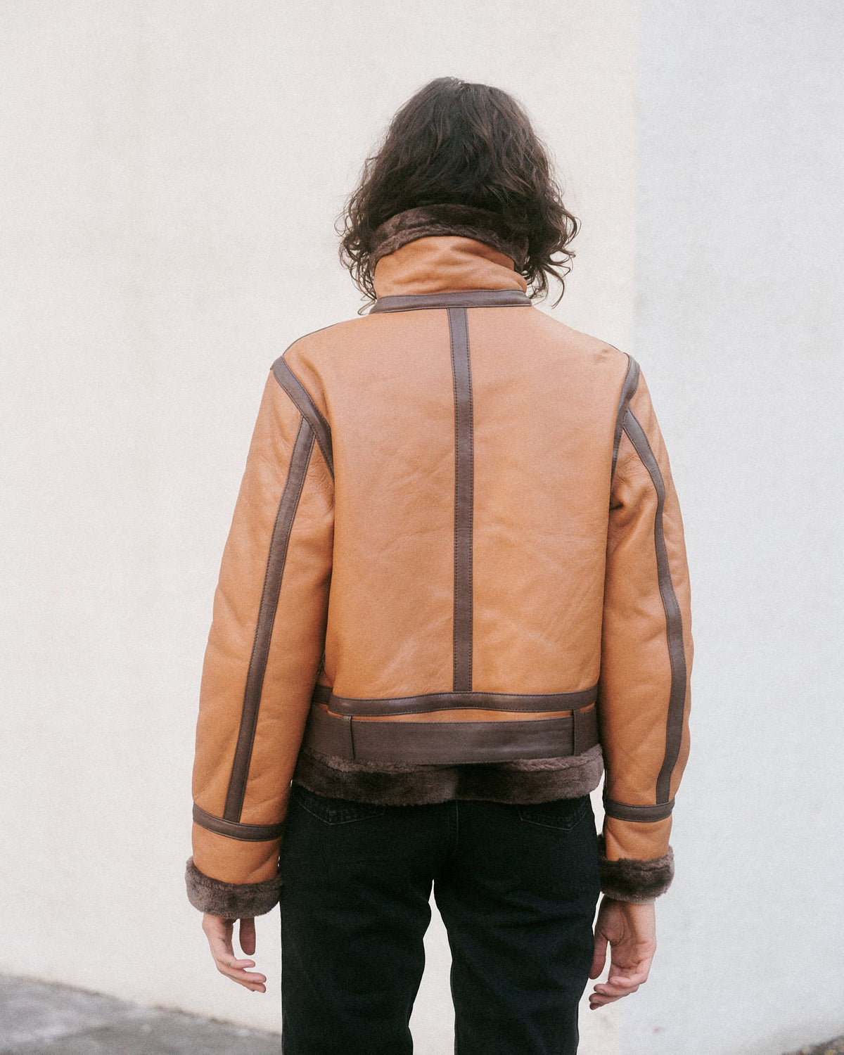 Blouson aviateur court camel, moderne et élégant