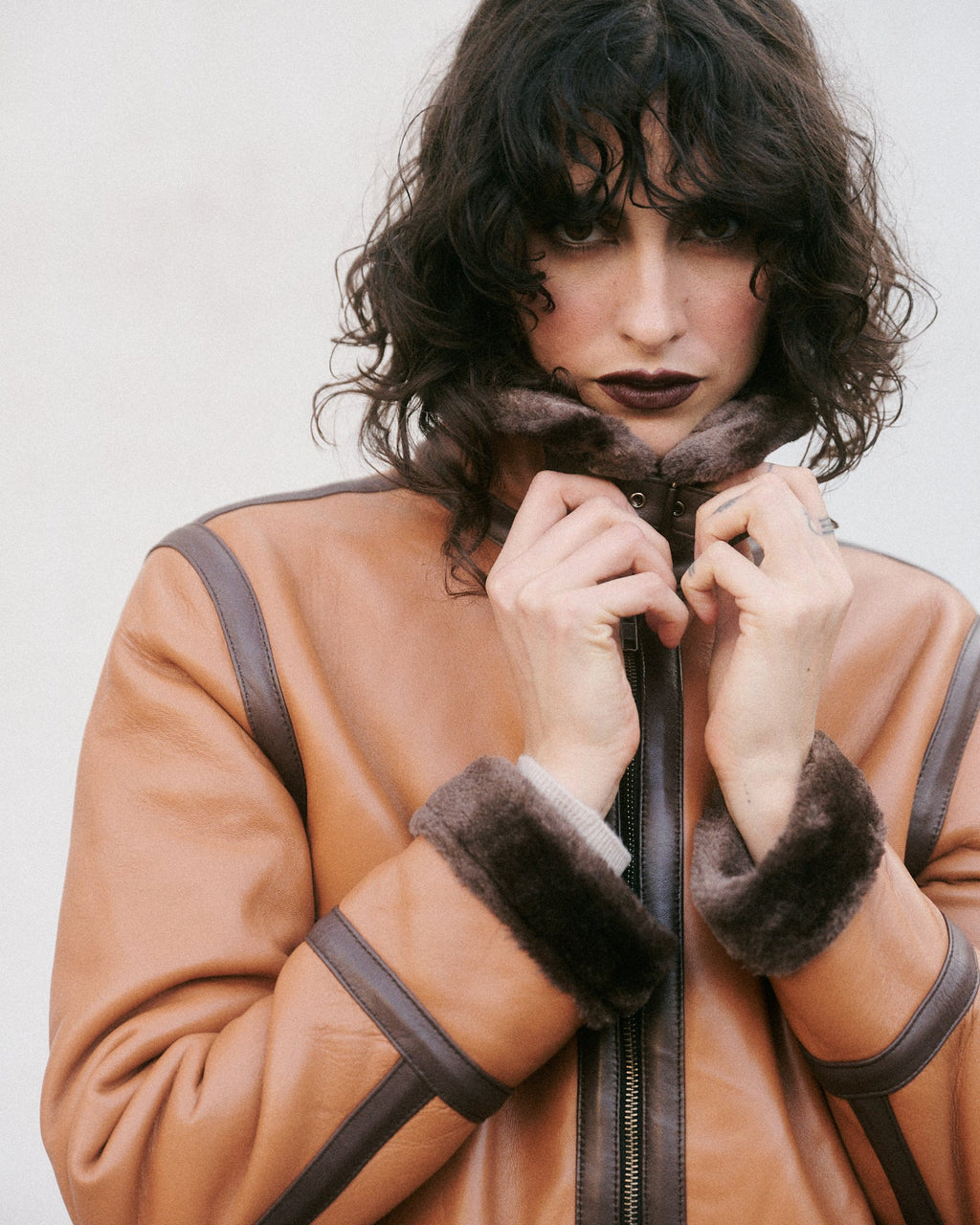 Blouson aviateur court camel, moderne et élégant