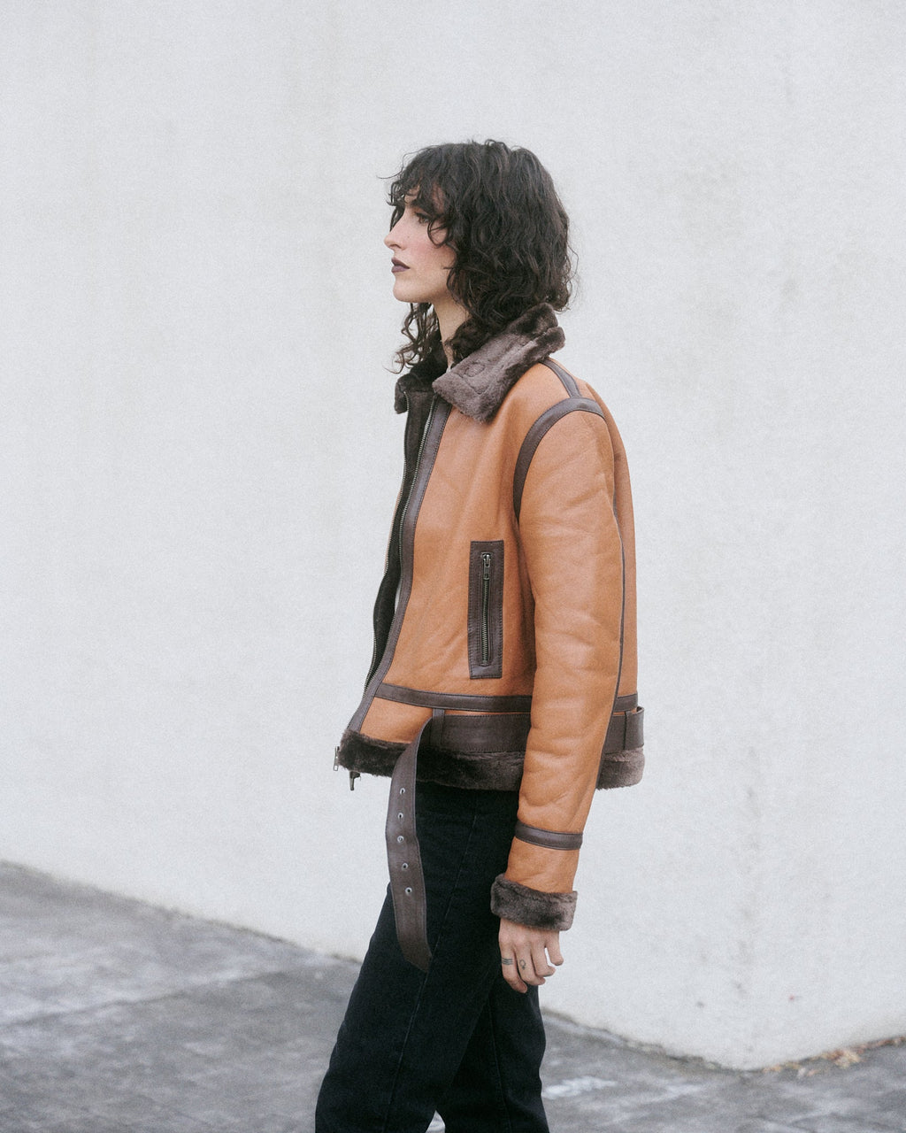 Blouson aviateur court camel, moderne et élégant
