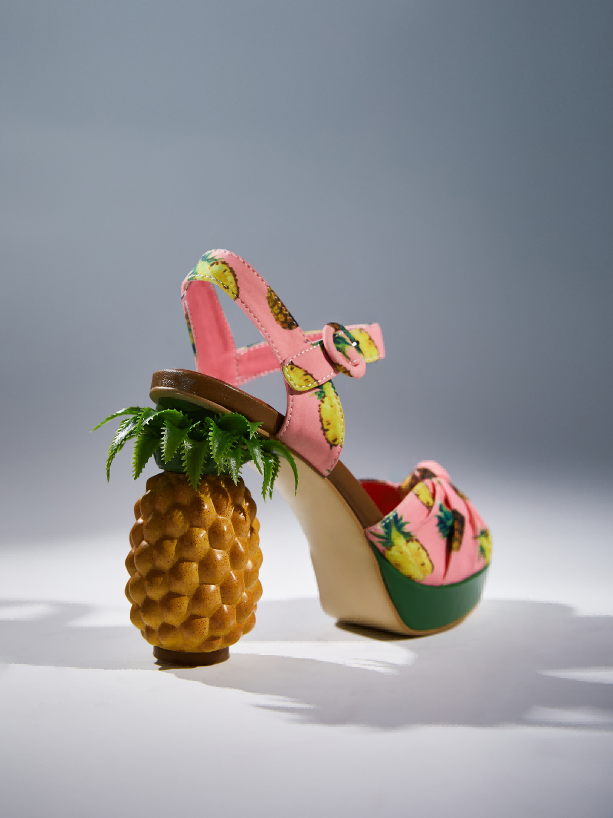 Sandales Azhira roses à motif ananas pour un look amusant et élégant