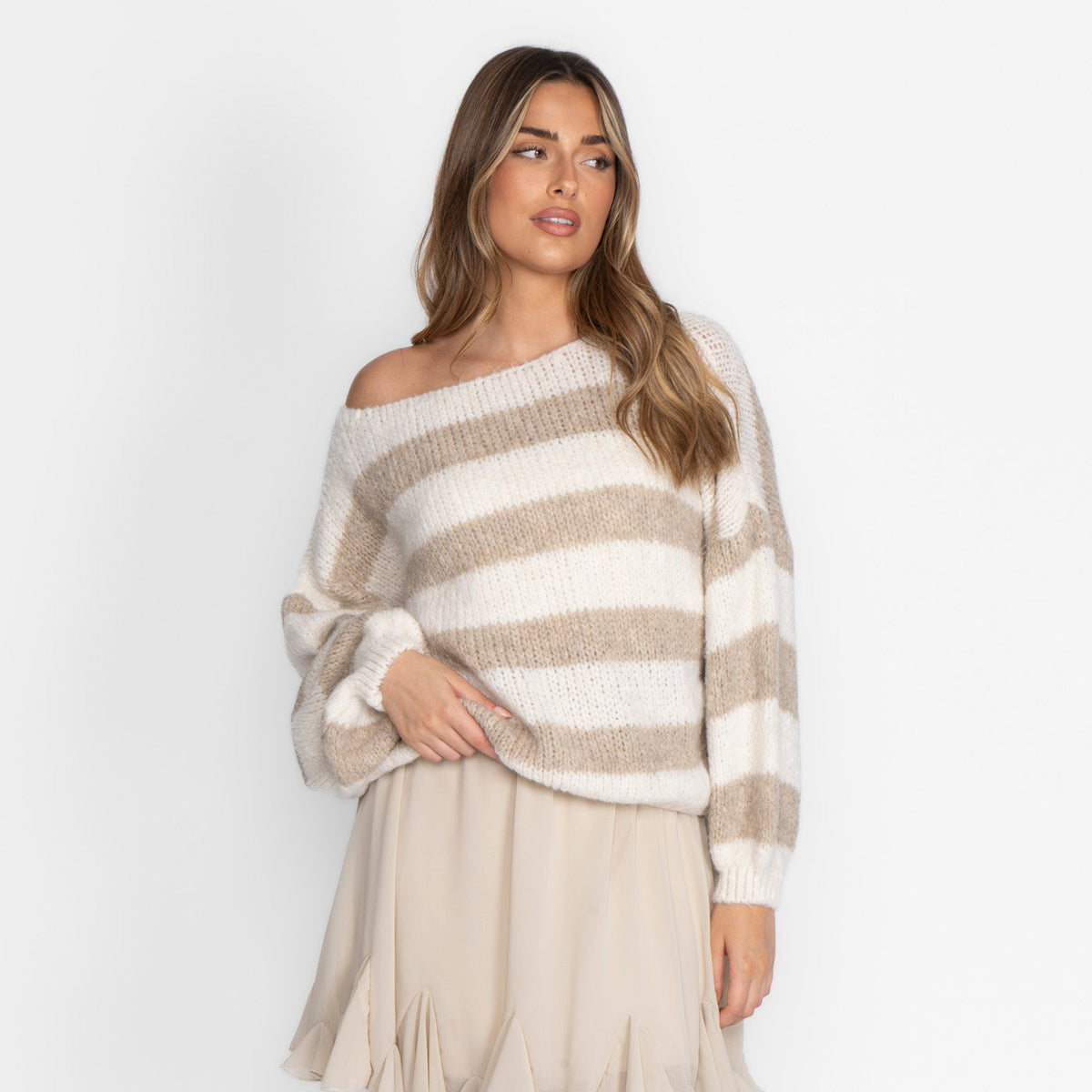 Pull décontracté à rayures et épaules dénudées