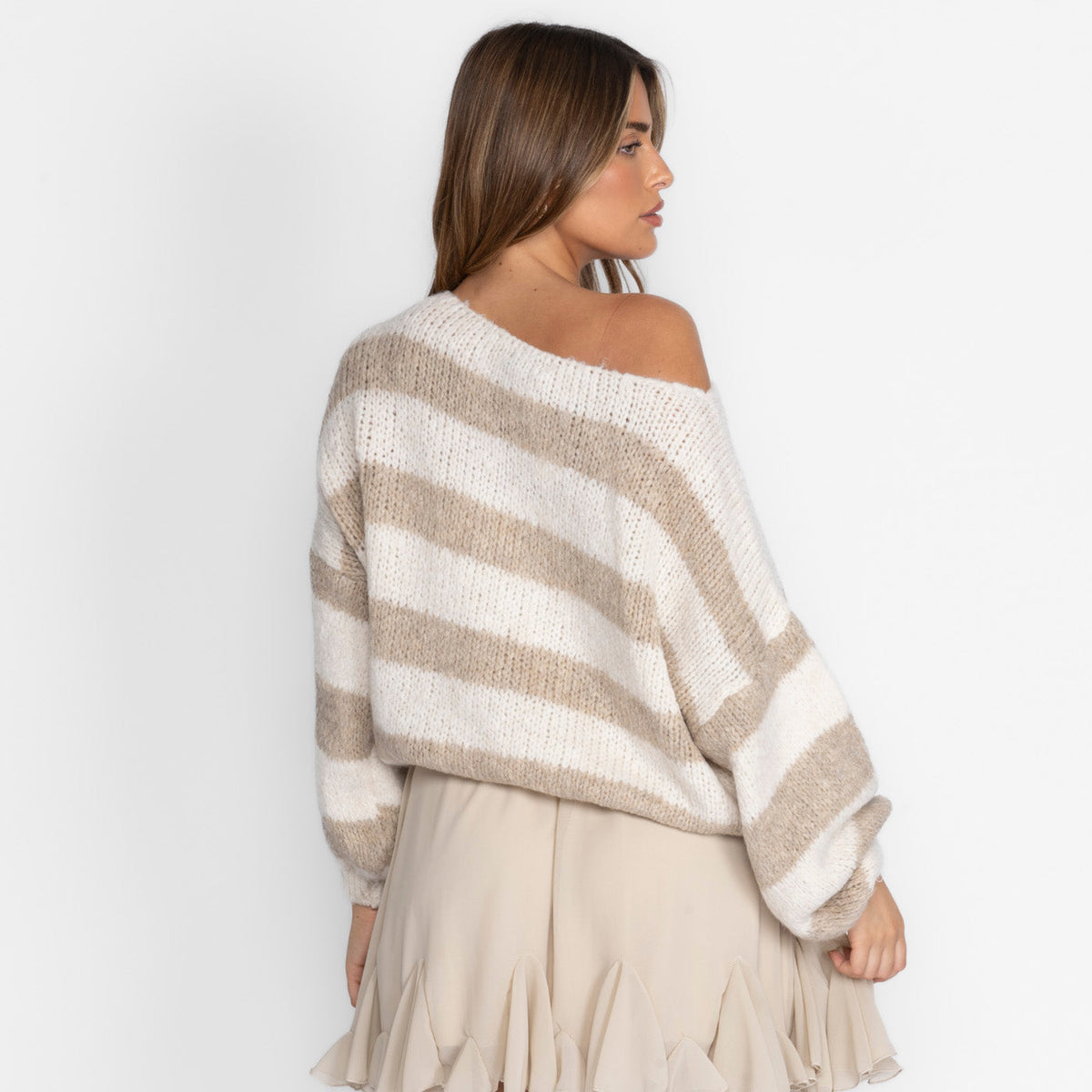 Pull décontracté à rayures et épaules dénudées