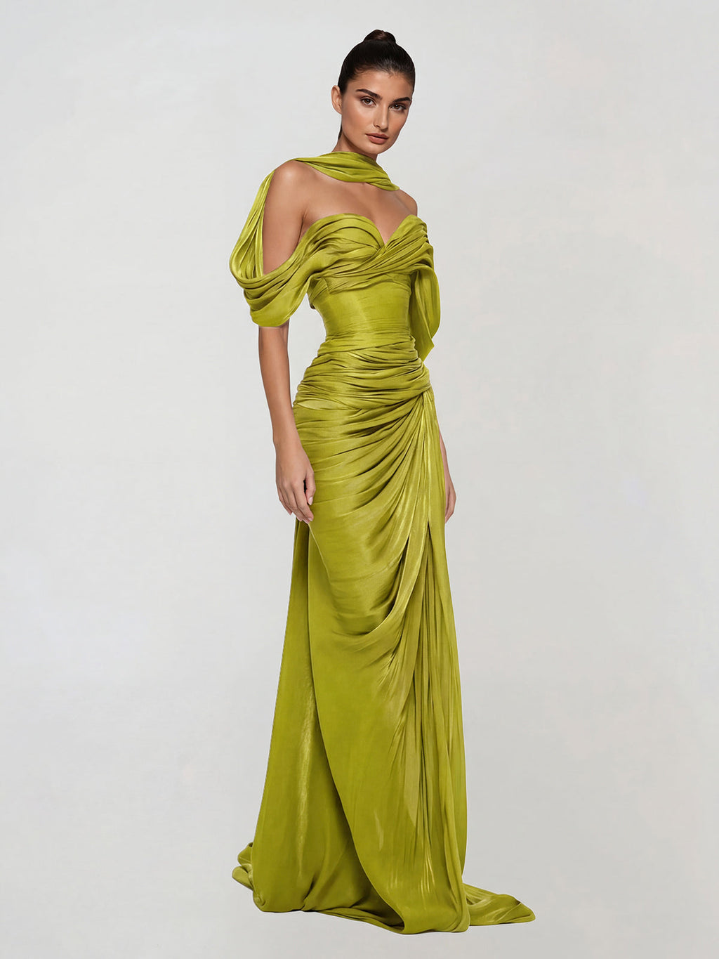Robe longue drapée élégante Drexen à épaules dénudées, vert chartreuse éclatant