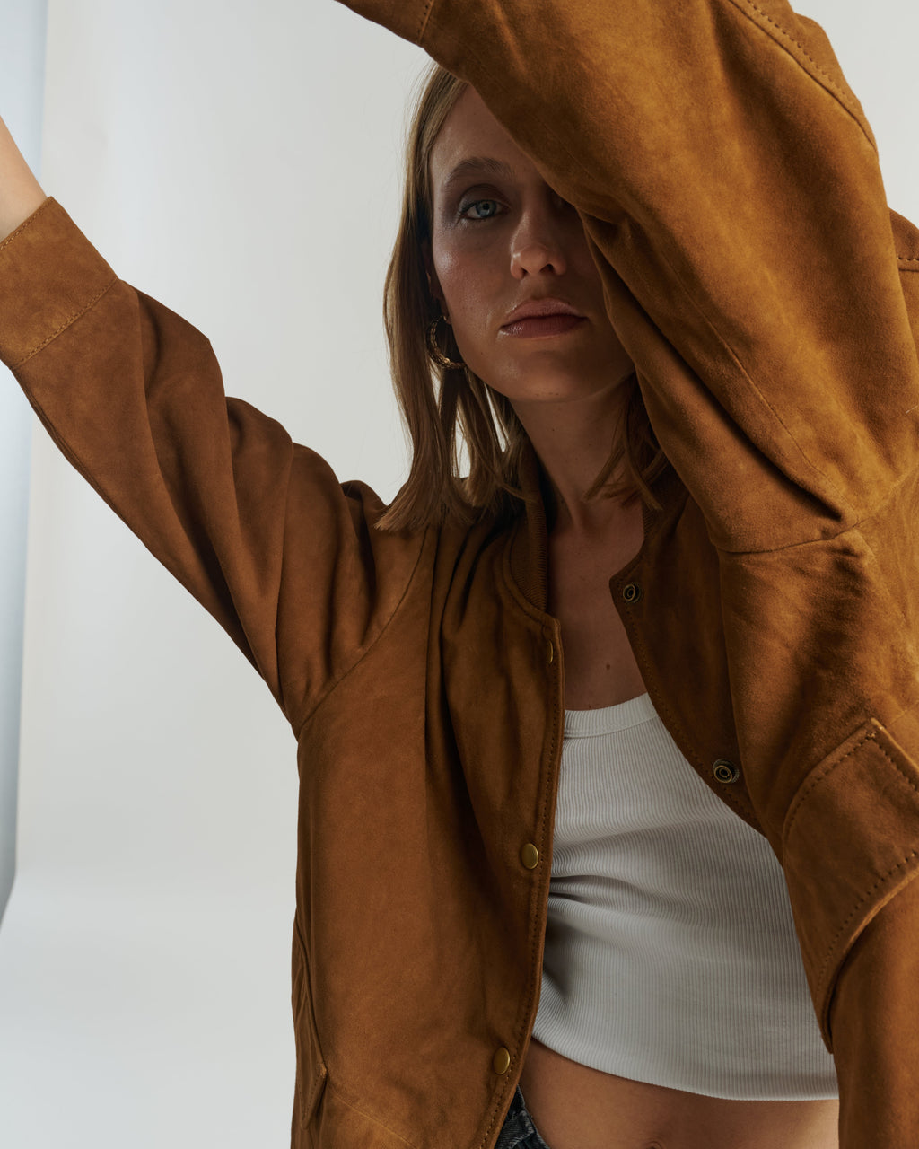 Veste en daim couleur camel élégante et polyvalente