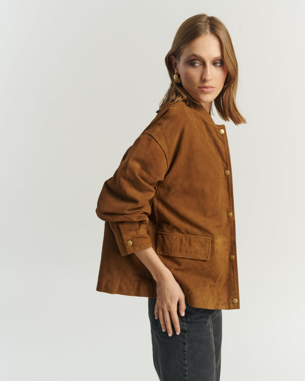 Veste en daim couleur camel élégante et polyvalente
