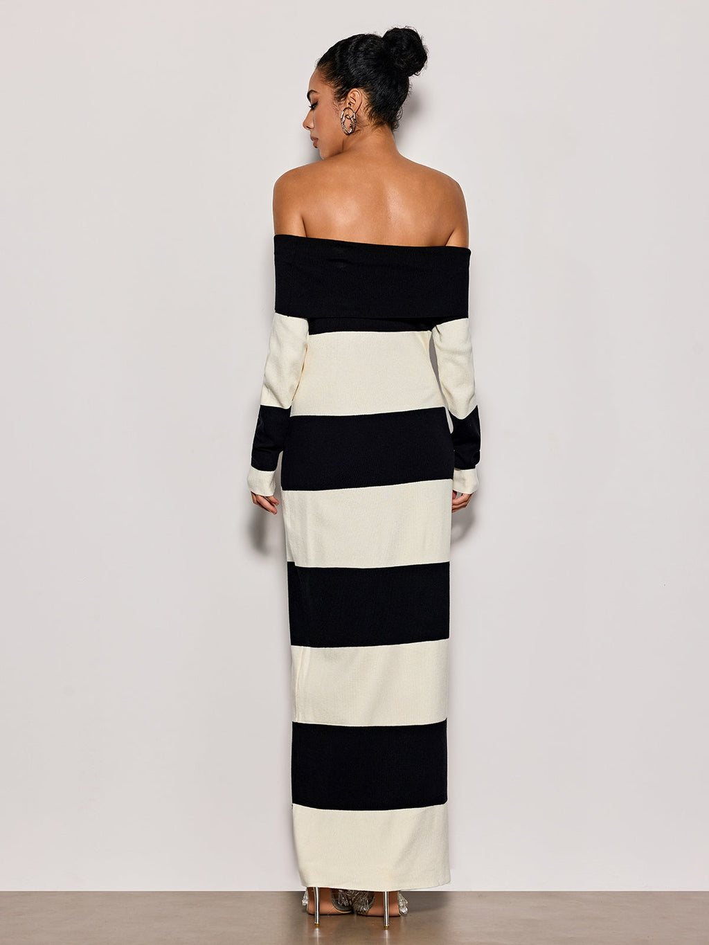 Robe longue en maille rayée à épaules dénudées Katzent