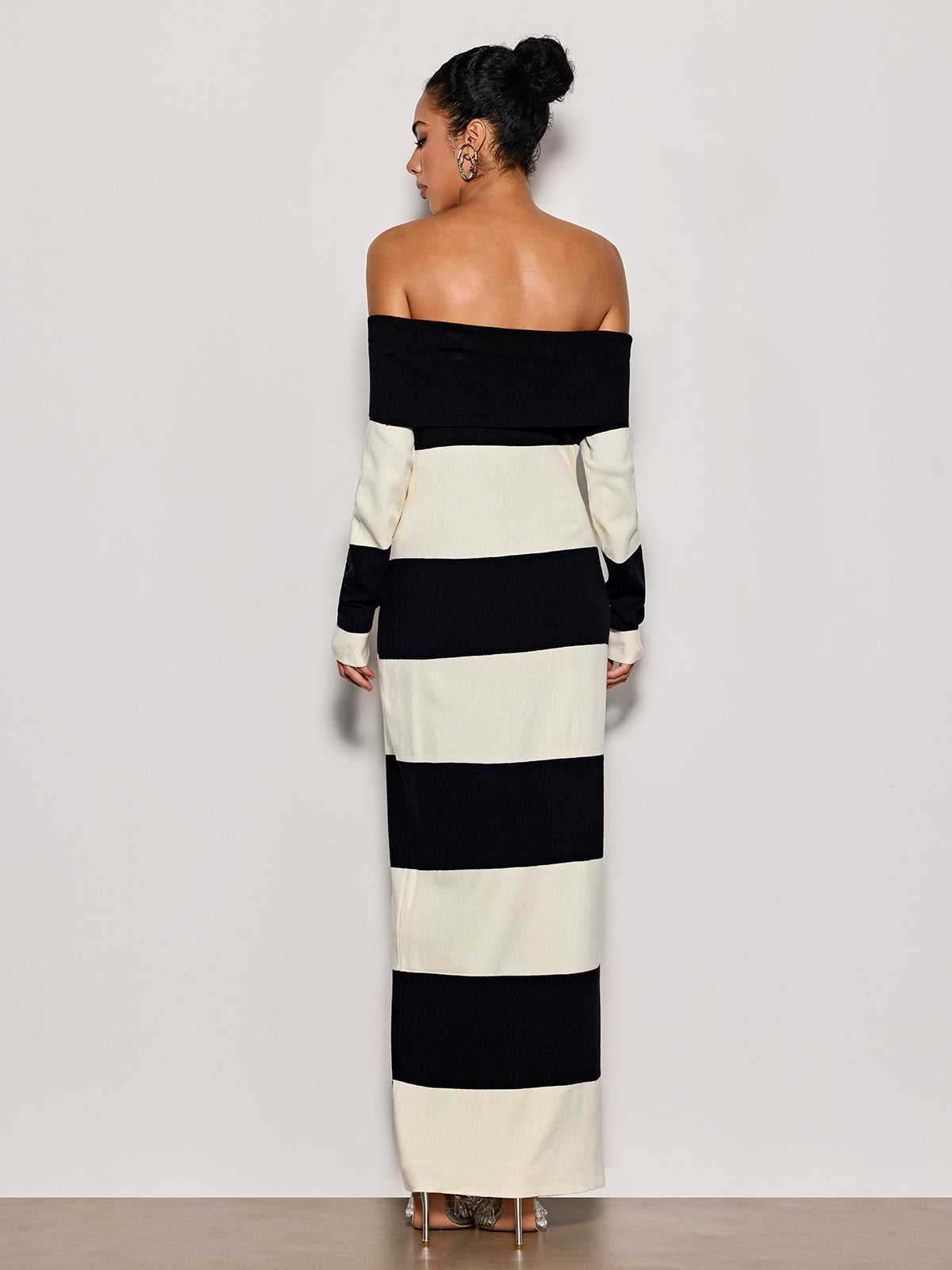 Robe longue en maille rayée à épaules dénudées Katzent