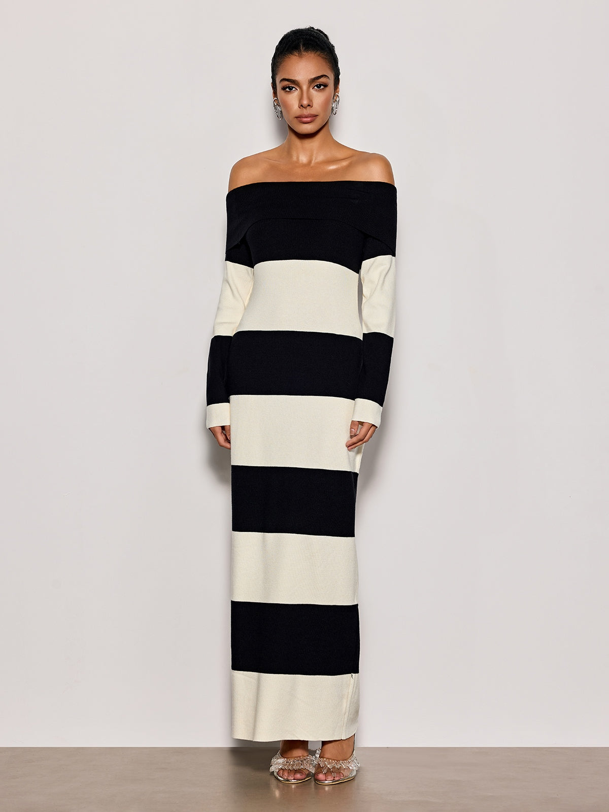 Robe longue en maille rayée à épaules dénudées Katzent