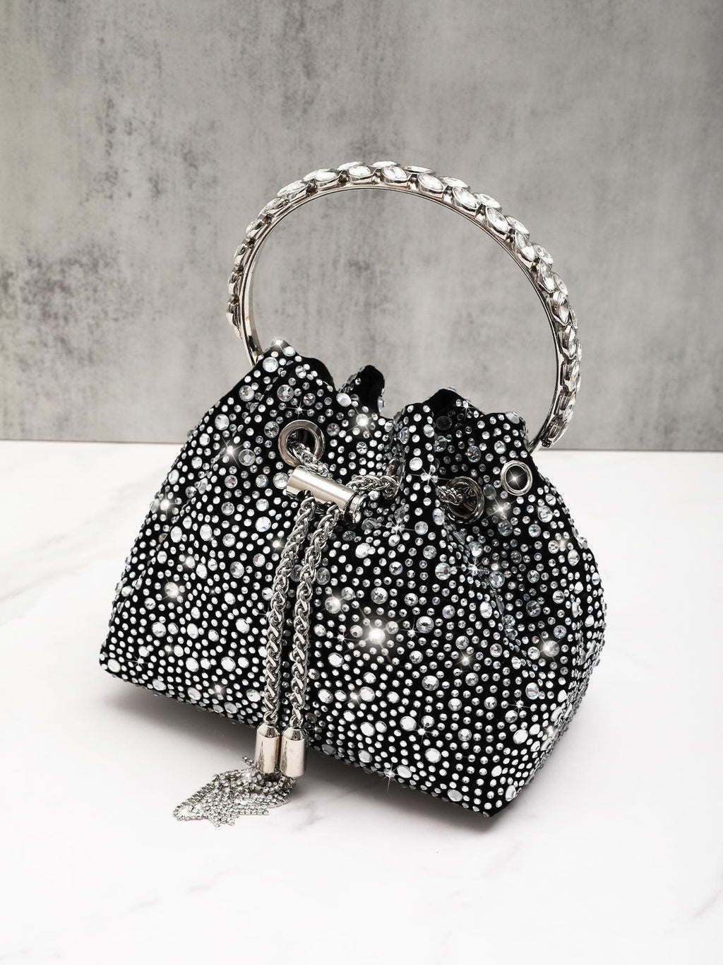 Sac seau noir Mattea avec ornements en cristaux