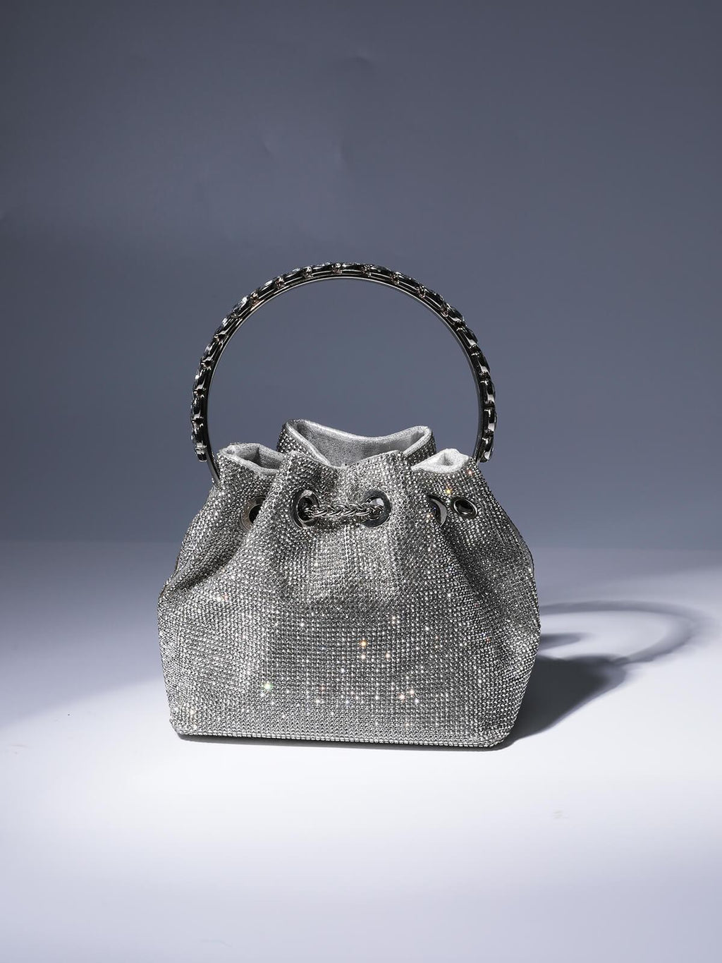 Sac seau Mattea argenté orné de cristaux