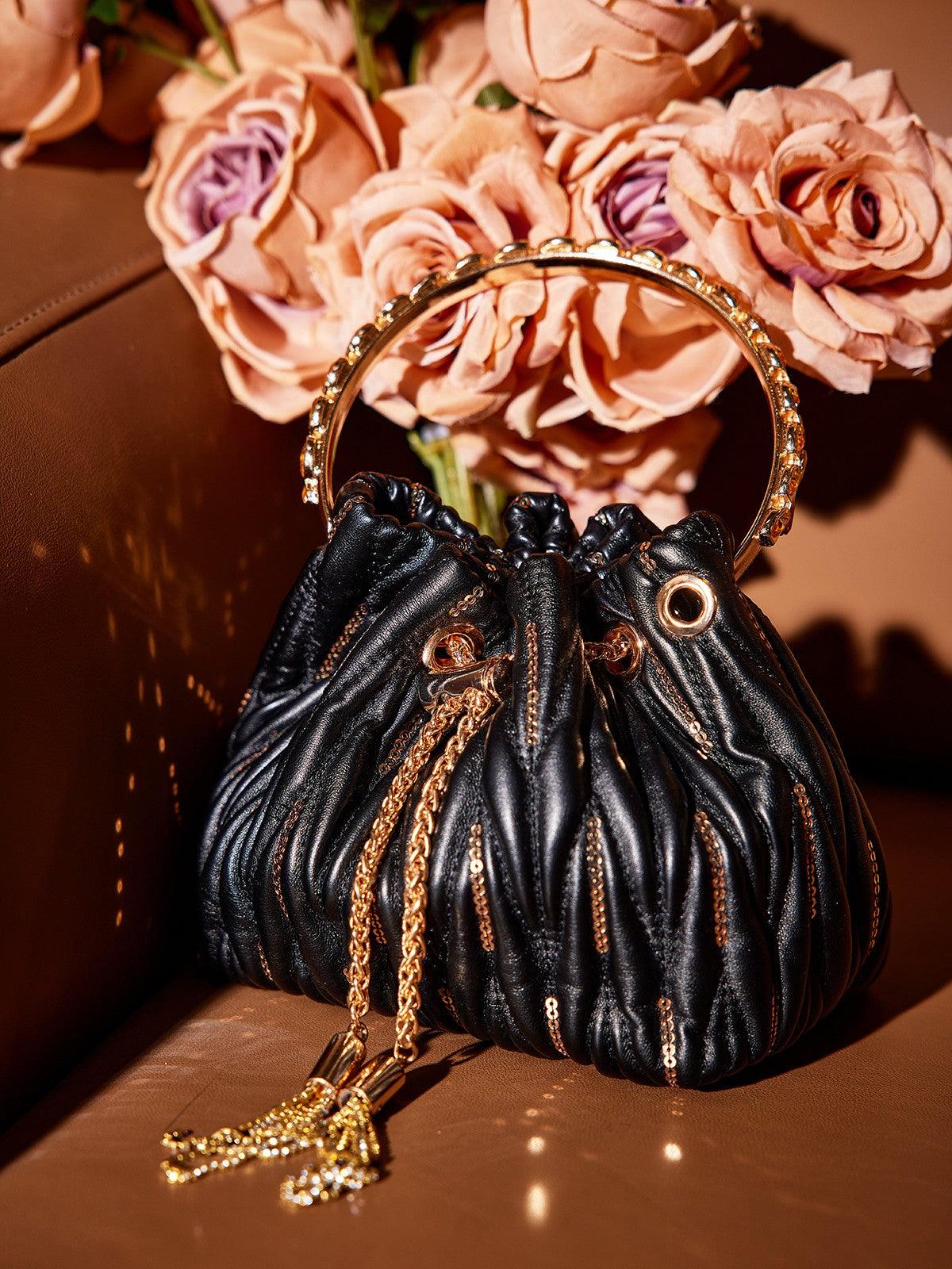 Sac seau Mattea en cuir noir à sequins