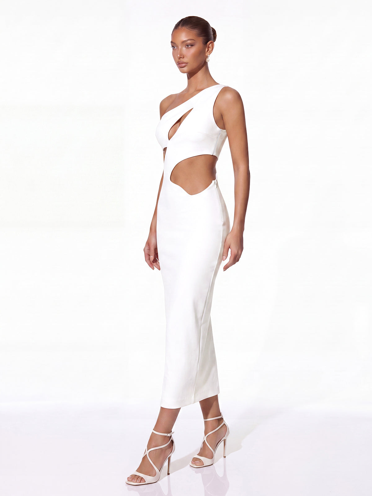 Robe midi élégante Xelyra asymétrique à découpes