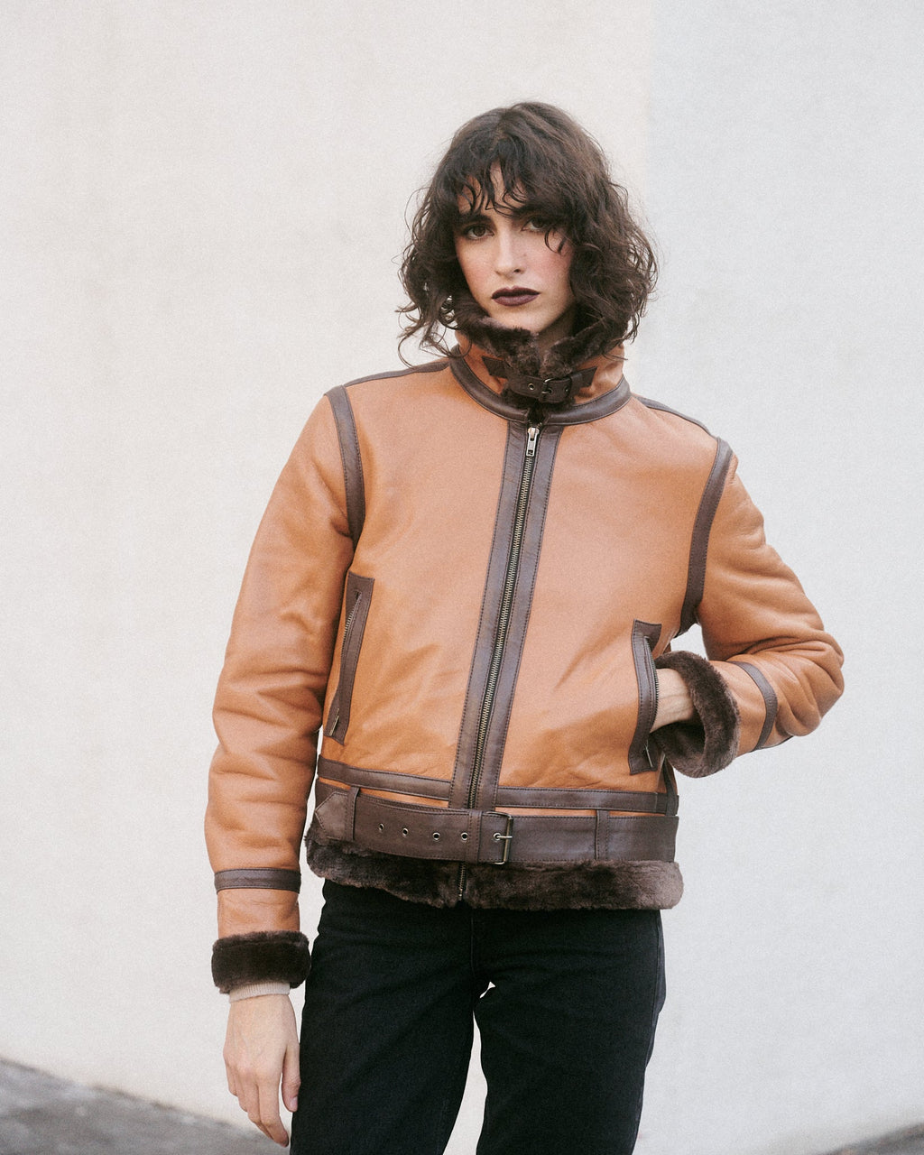 Blouson aviateur court camel, moderne et élégant