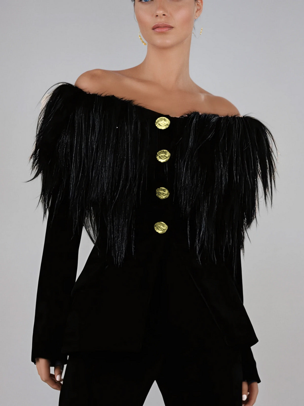 Blazer chic Vazzar à épaules dénudées et à franges – veste au style affirmé