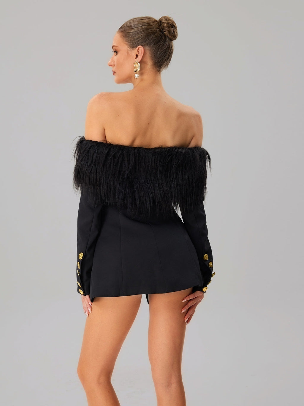 Blazer chic Vazzar à épaules dénudées et à franges – veste au style affirmé