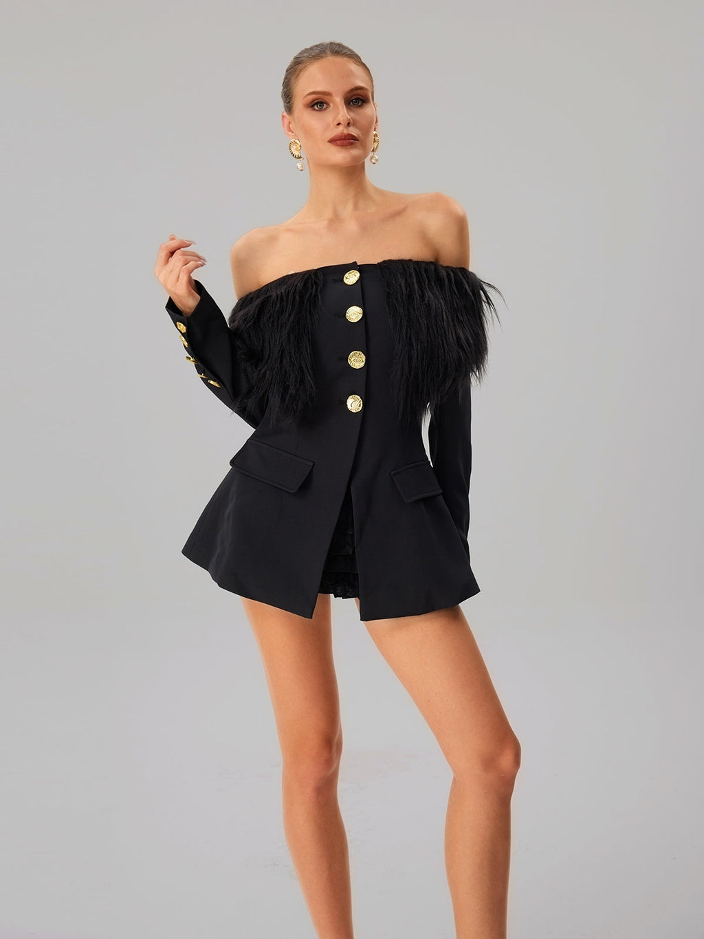 Blazer chic Vazzar à épaules dénudées et à franges – veste au style affirmé
