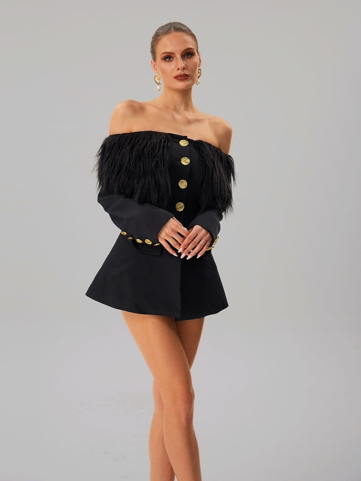 Blazer chic Vazzar à épaules dénudées et à franges – veste au style affirmé