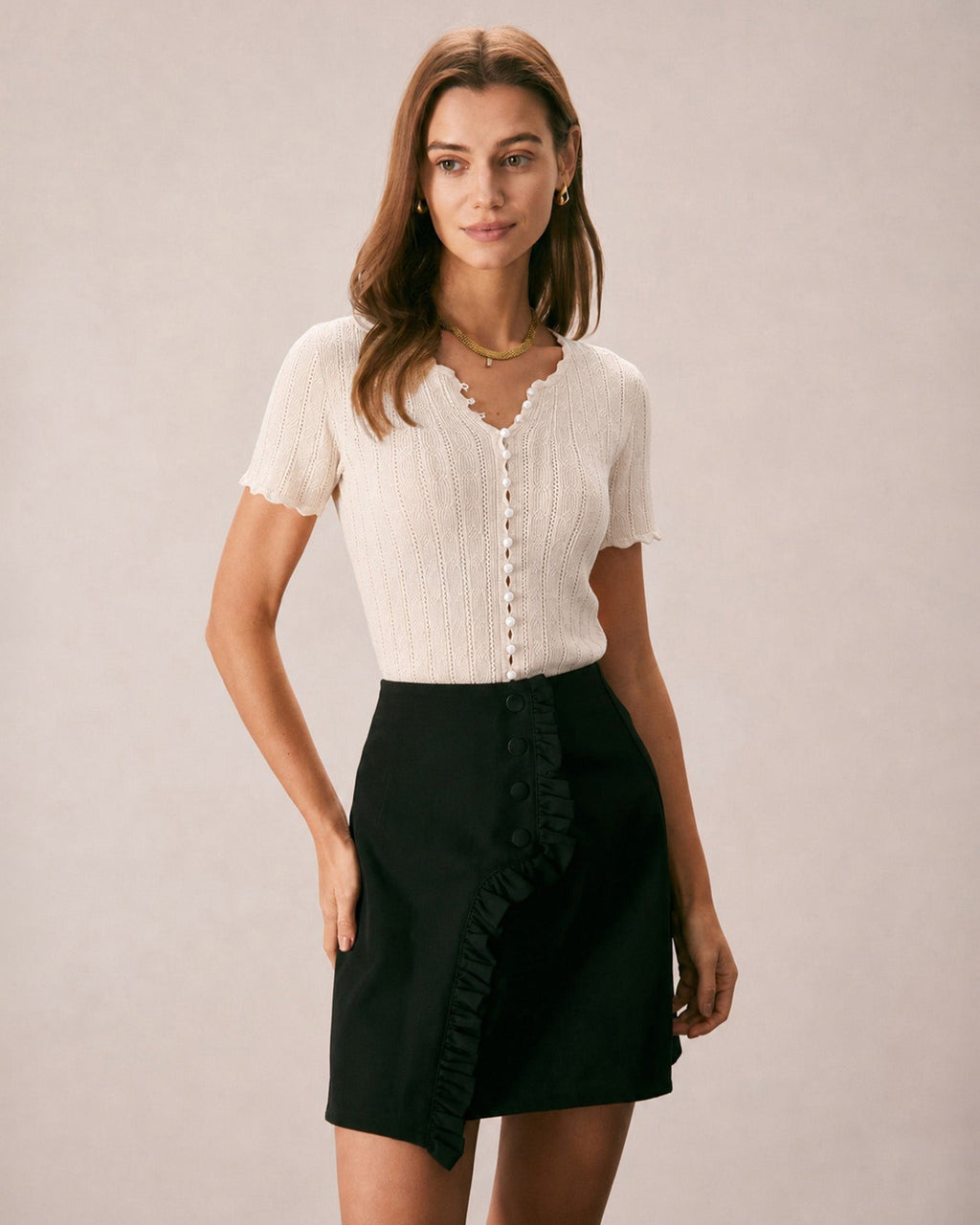 Pull en maille couleur abricot à découpes et boutons