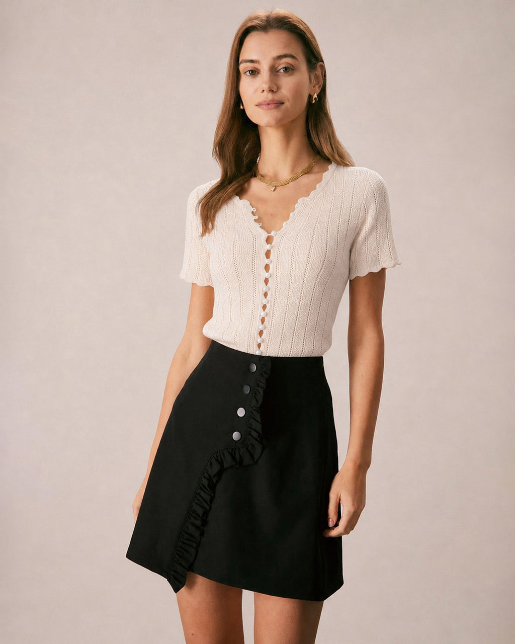 Pull en maille couleur abricot à découpes et boutons