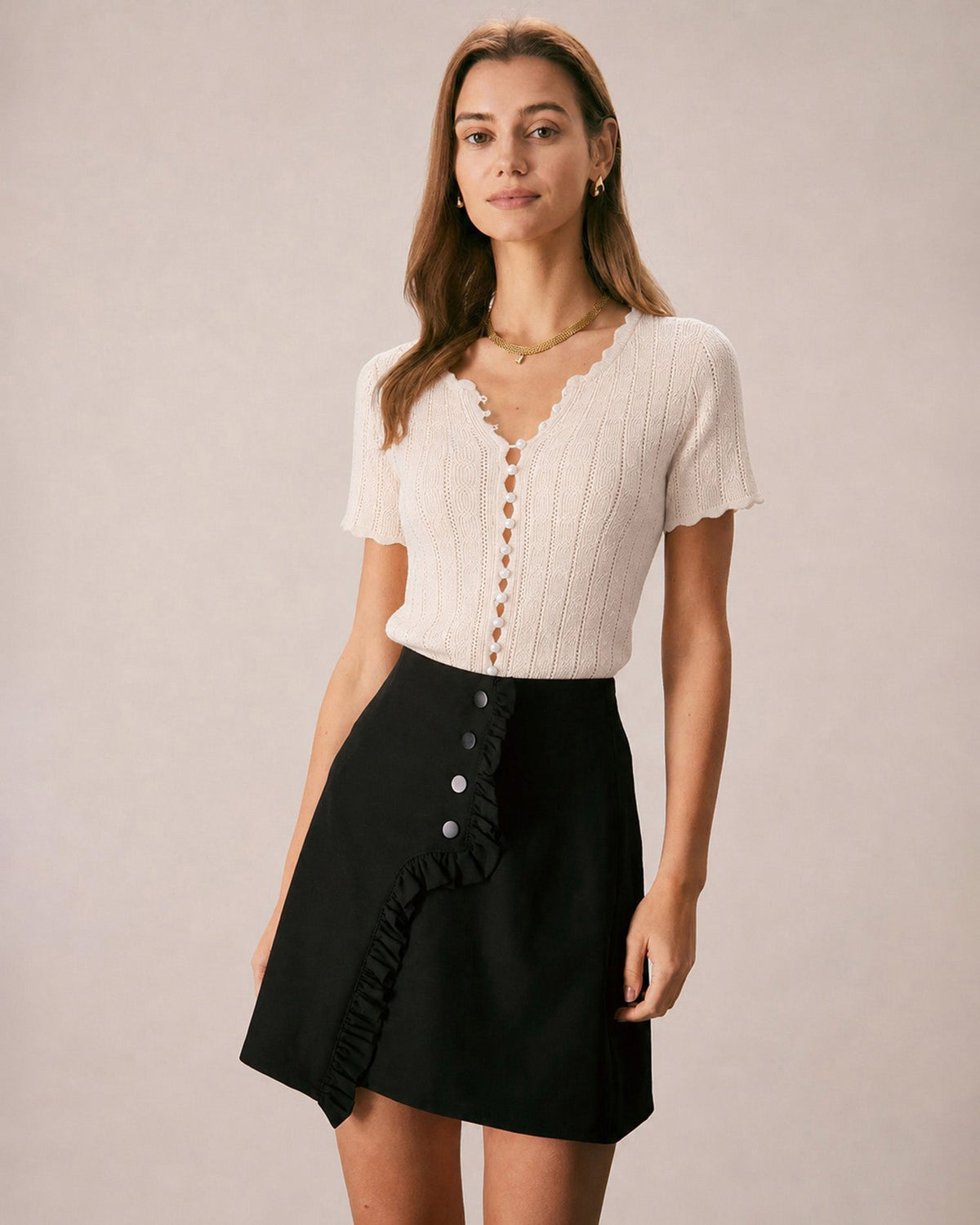 Pull en maille couleur abricot à découpes et boutons