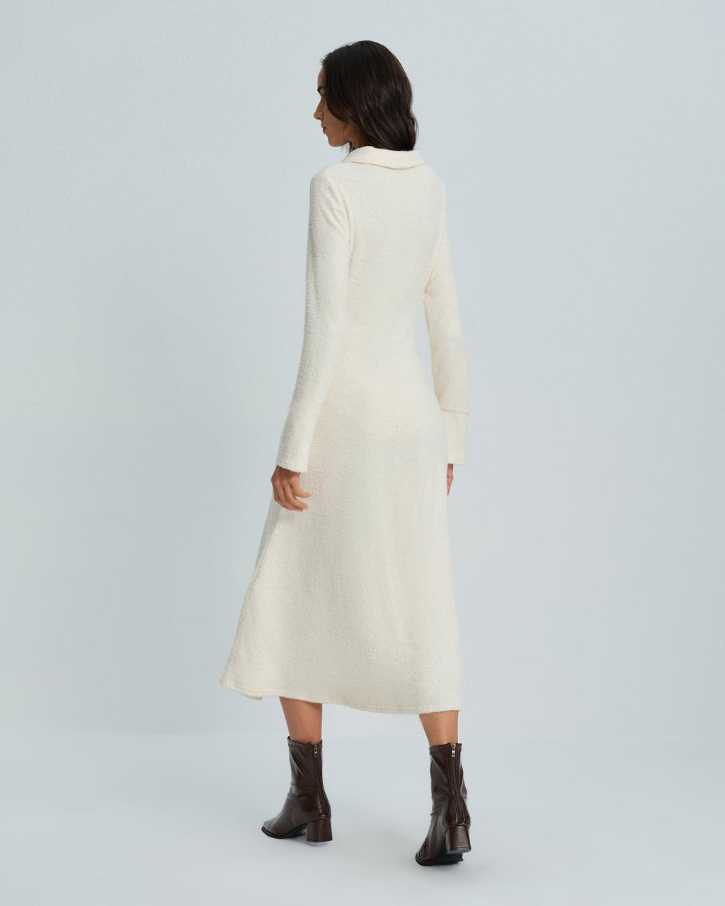 Robe midi couleur abricot à col et manches évasées