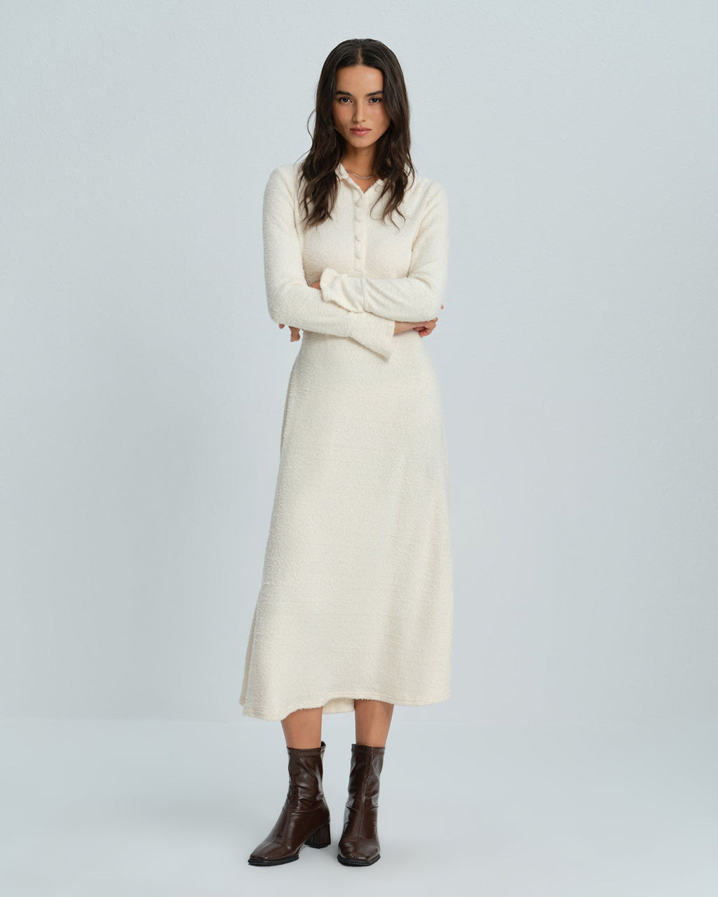 Robe midi couleur abricot à col et manches évasées
