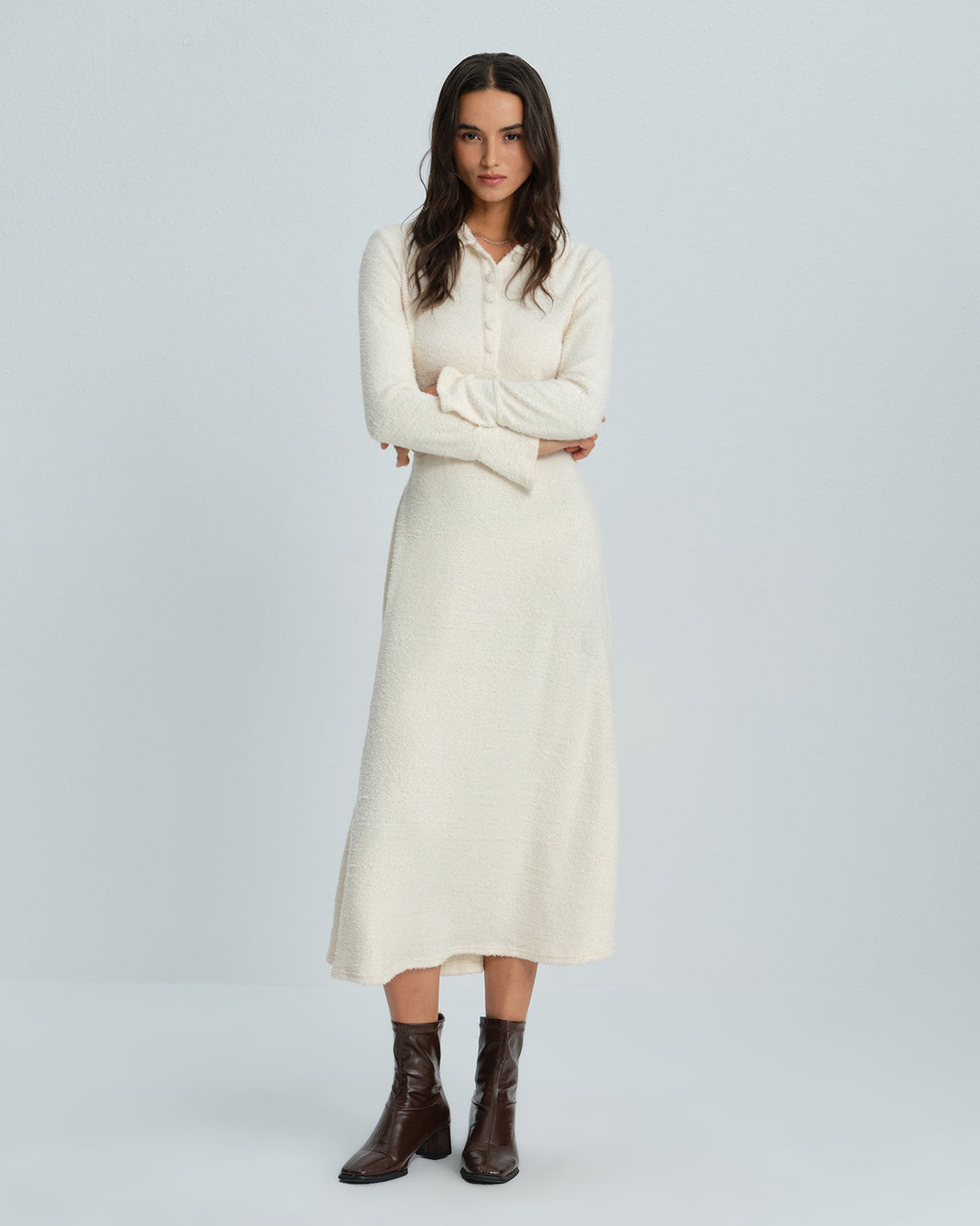 Robe midi couleur abricot à col et manches évasées
