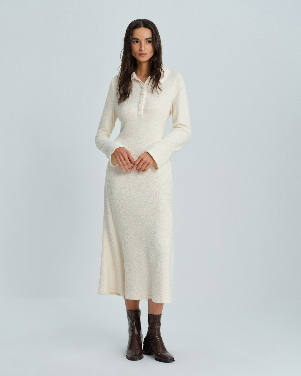 Robe midi couleur abricot à col et manches évasées