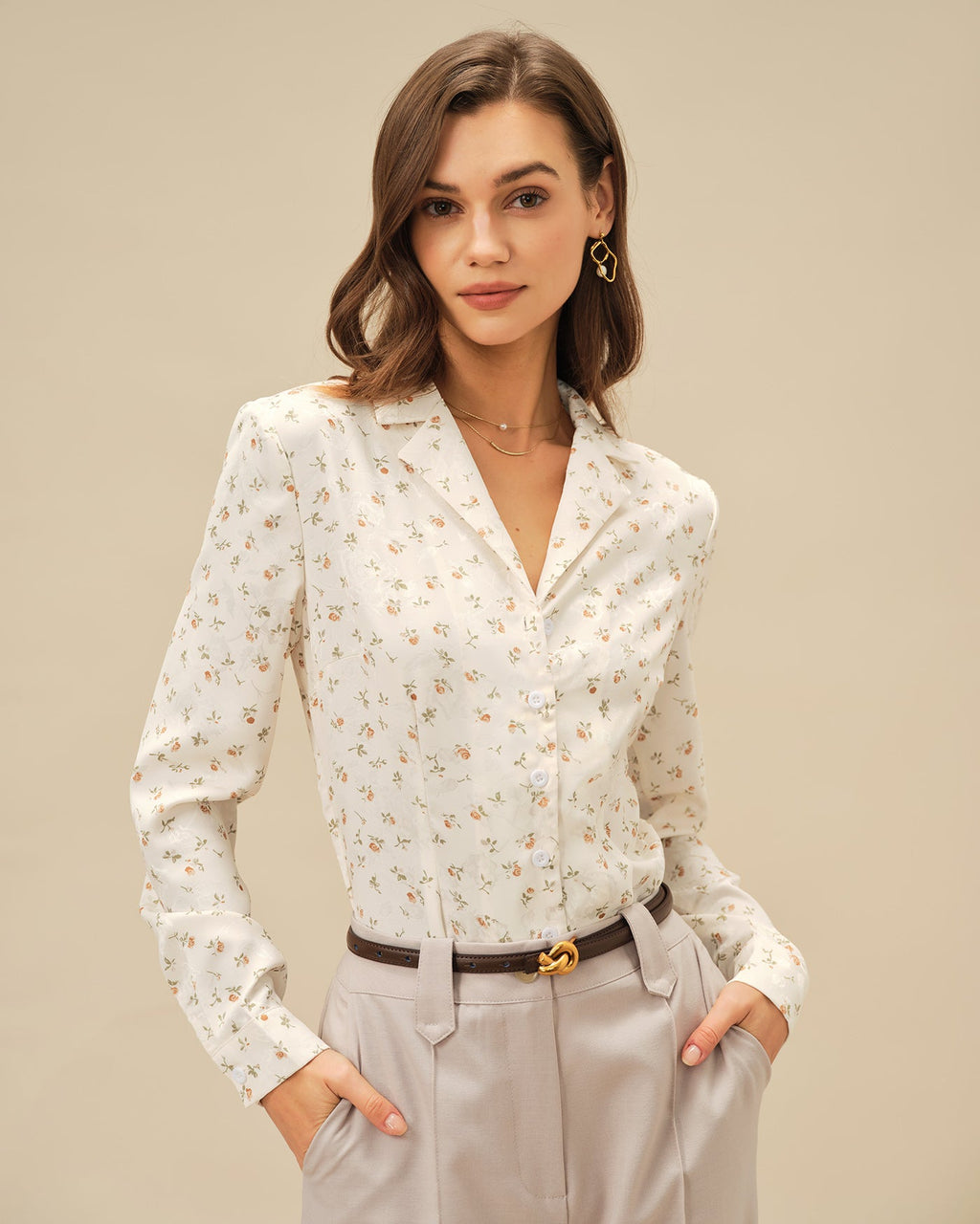 Blouse à col fleuri couleur abricot