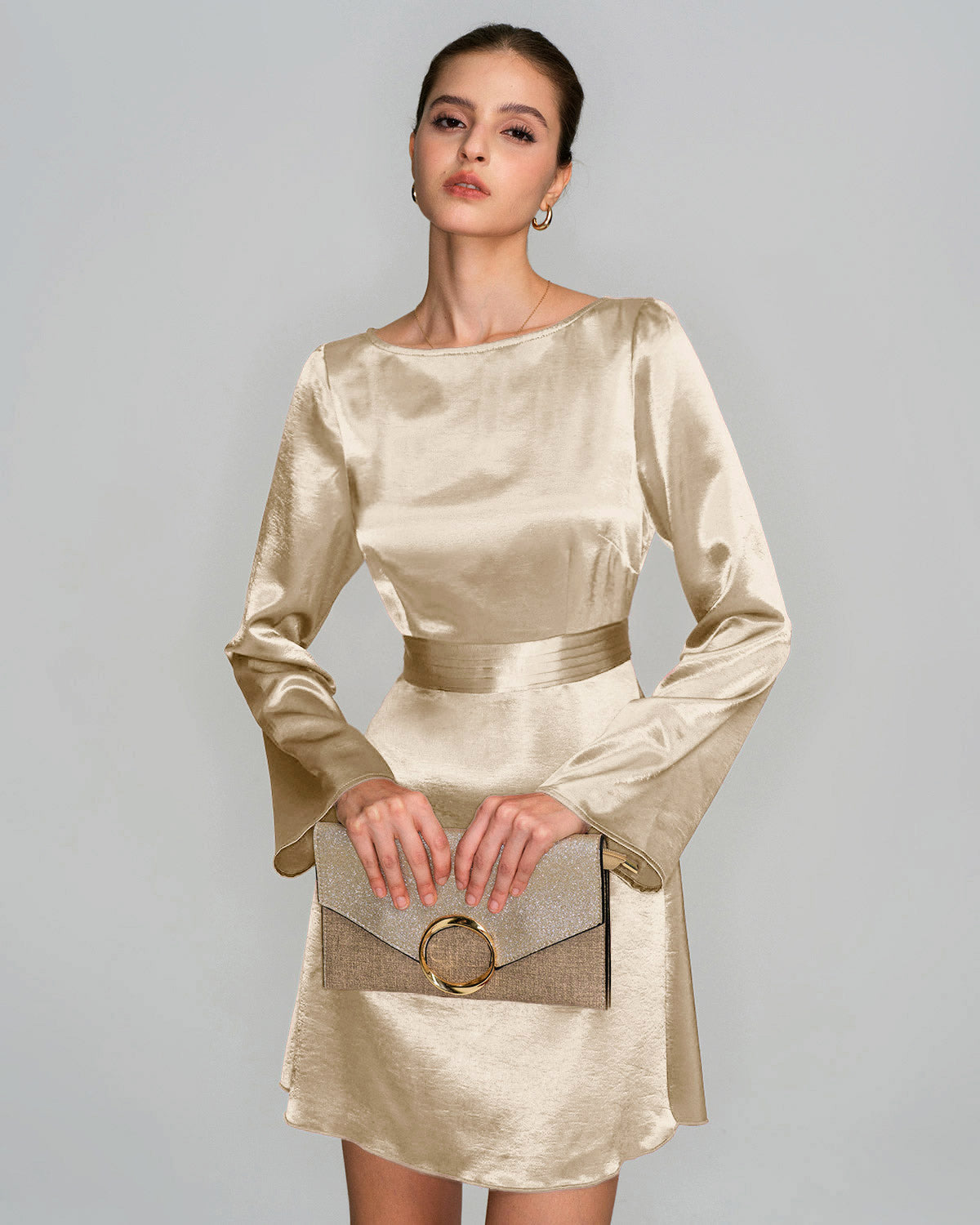 Robe Courte Évasée en Satin Abricot Col Bateau