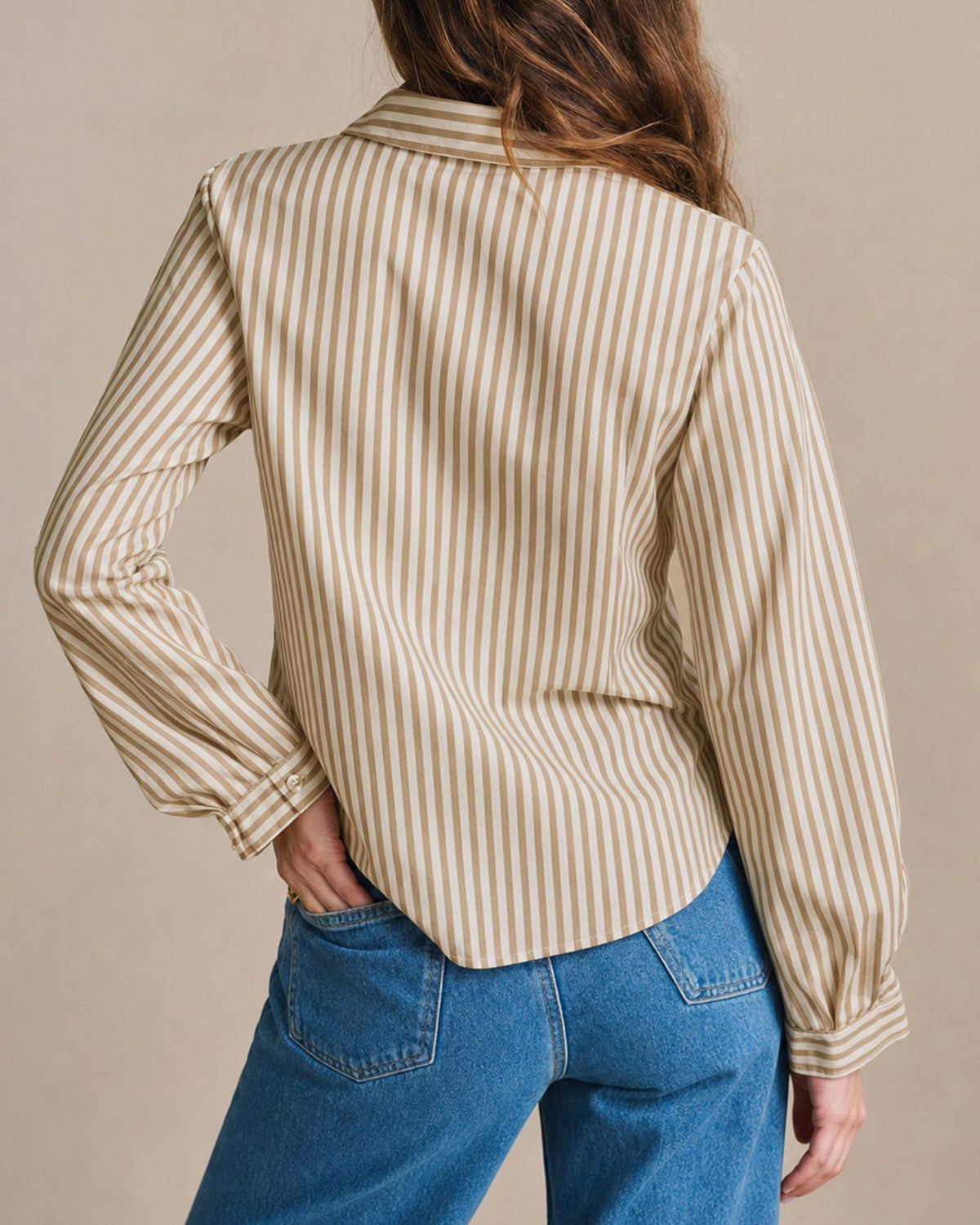 Chemise rayée couleur abricot à col et boutons