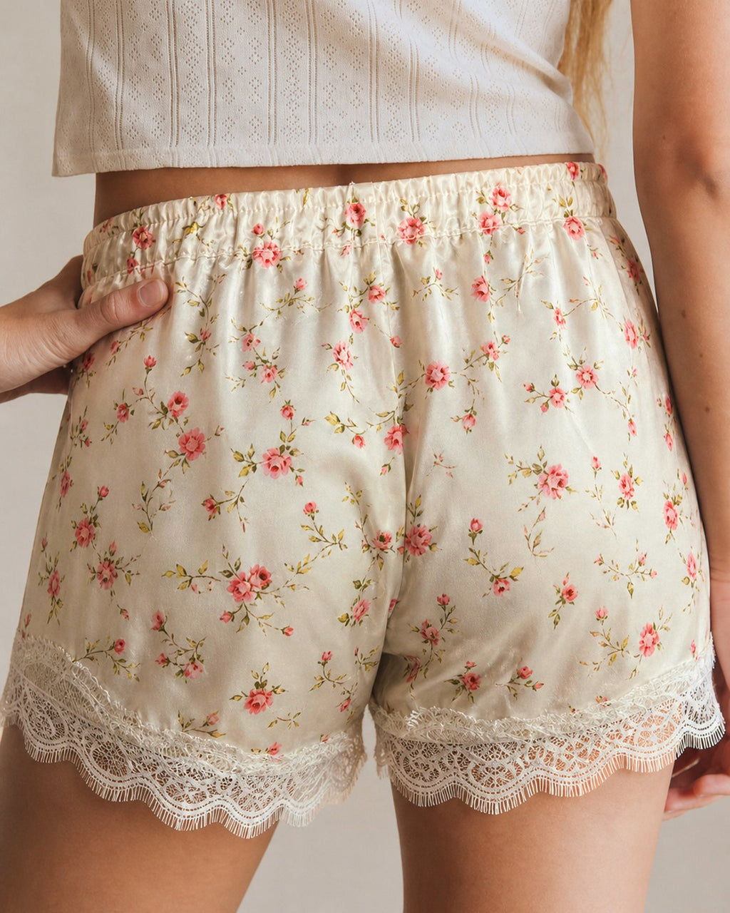 Short en dentelle florale couleur abricot à taille élastique