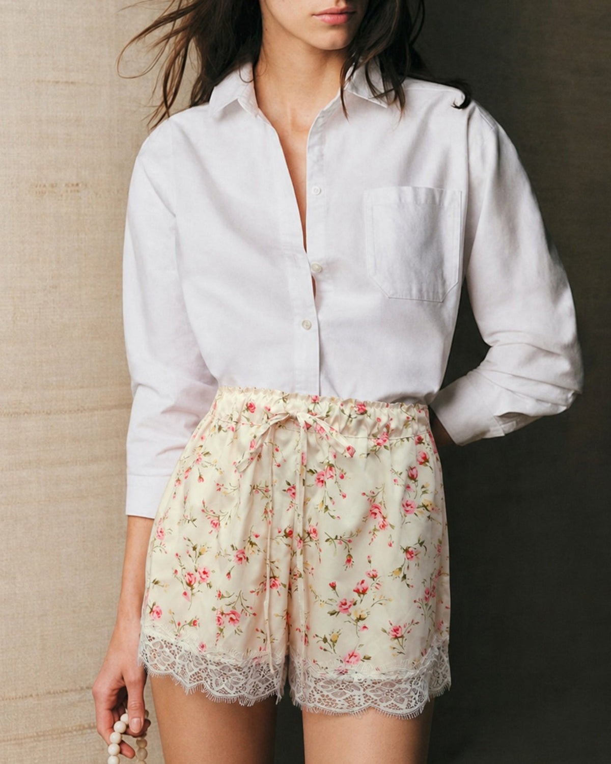 Short en dentelle florale couleur abricot à taille élastique