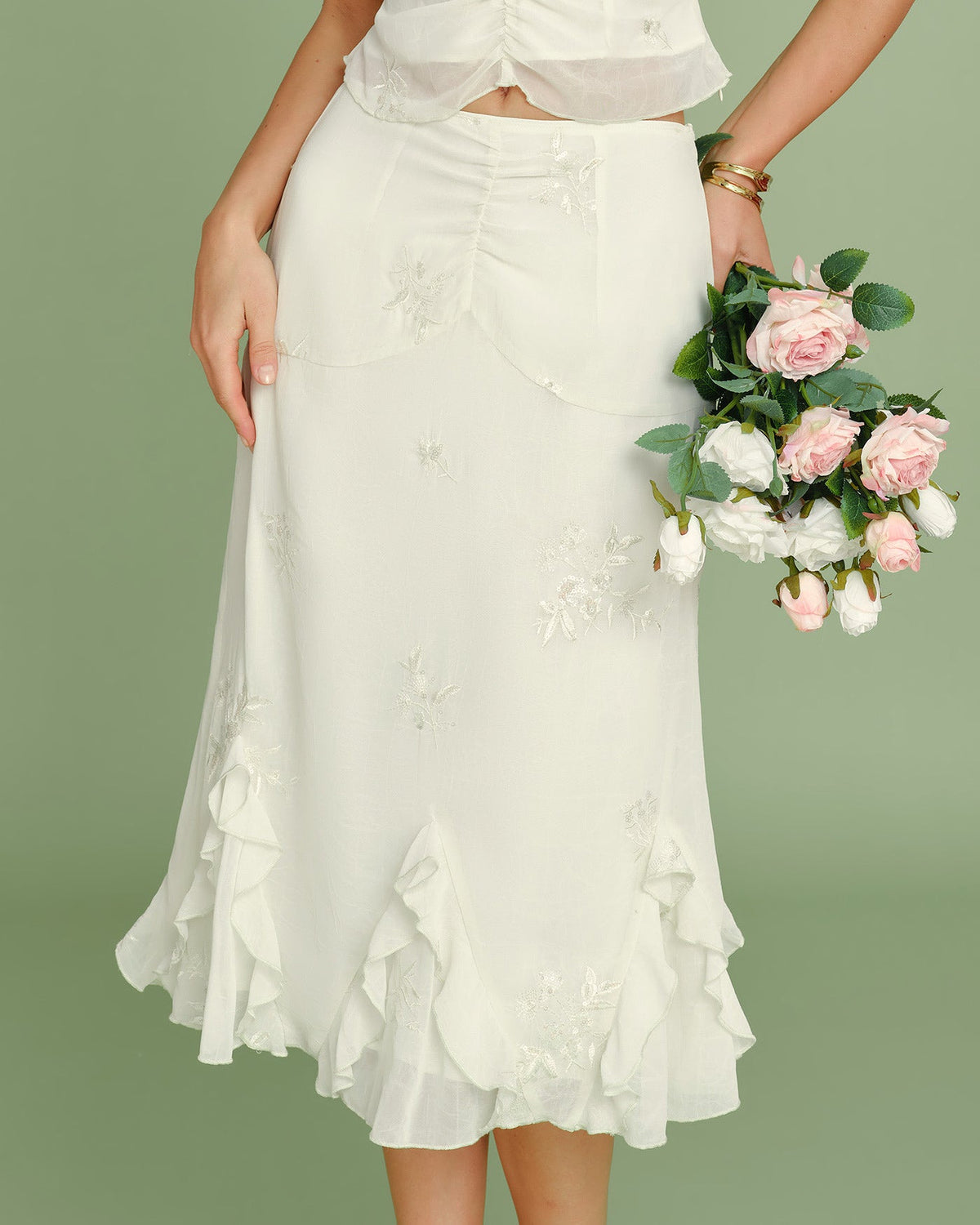 Jupe midi couleur abricot avec broderies et volants
