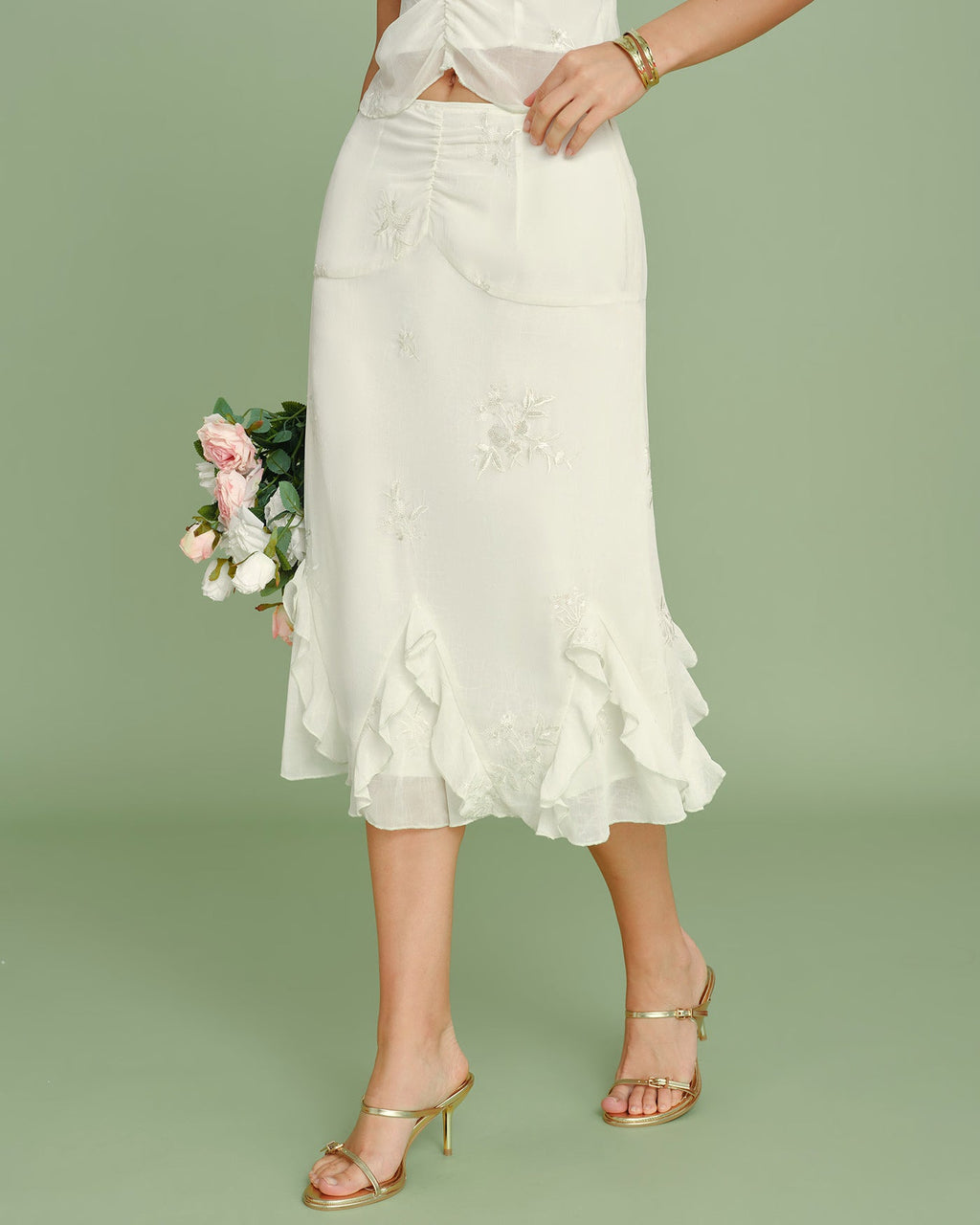 Jupe midi couleur abricot avec broderies et volants