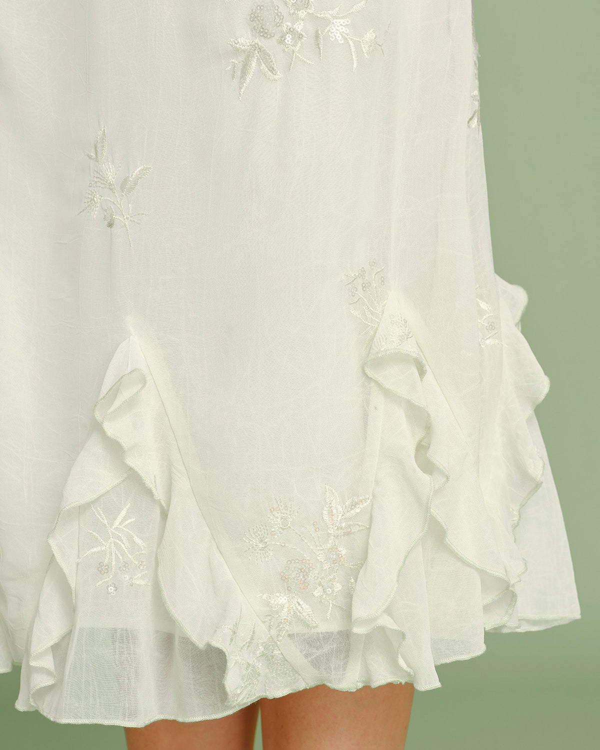 Jupe midi couleur abricot avec broderies et volants