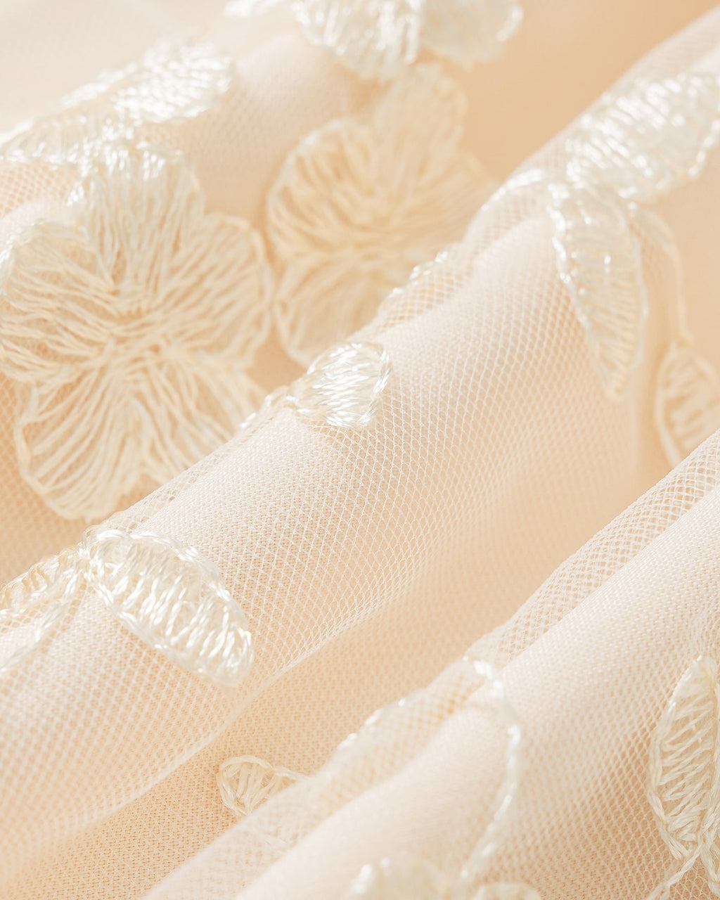 Jupe midi en mesh couleur abricot avec broderies florales