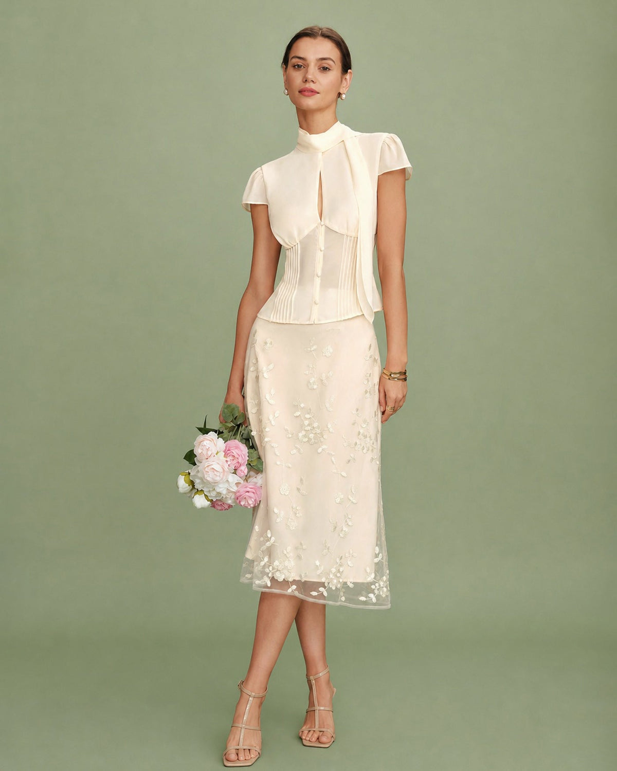 Jupe midi en mesh couleur abricot avec broderies florales
