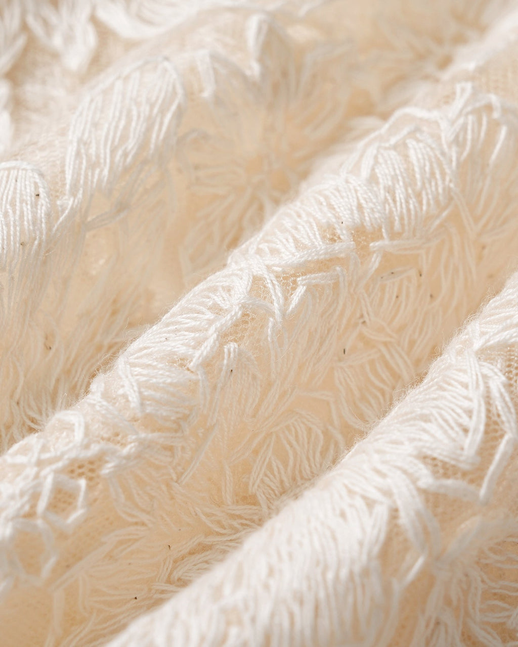 Débardeur transparent couleur abricot avec broderies florales