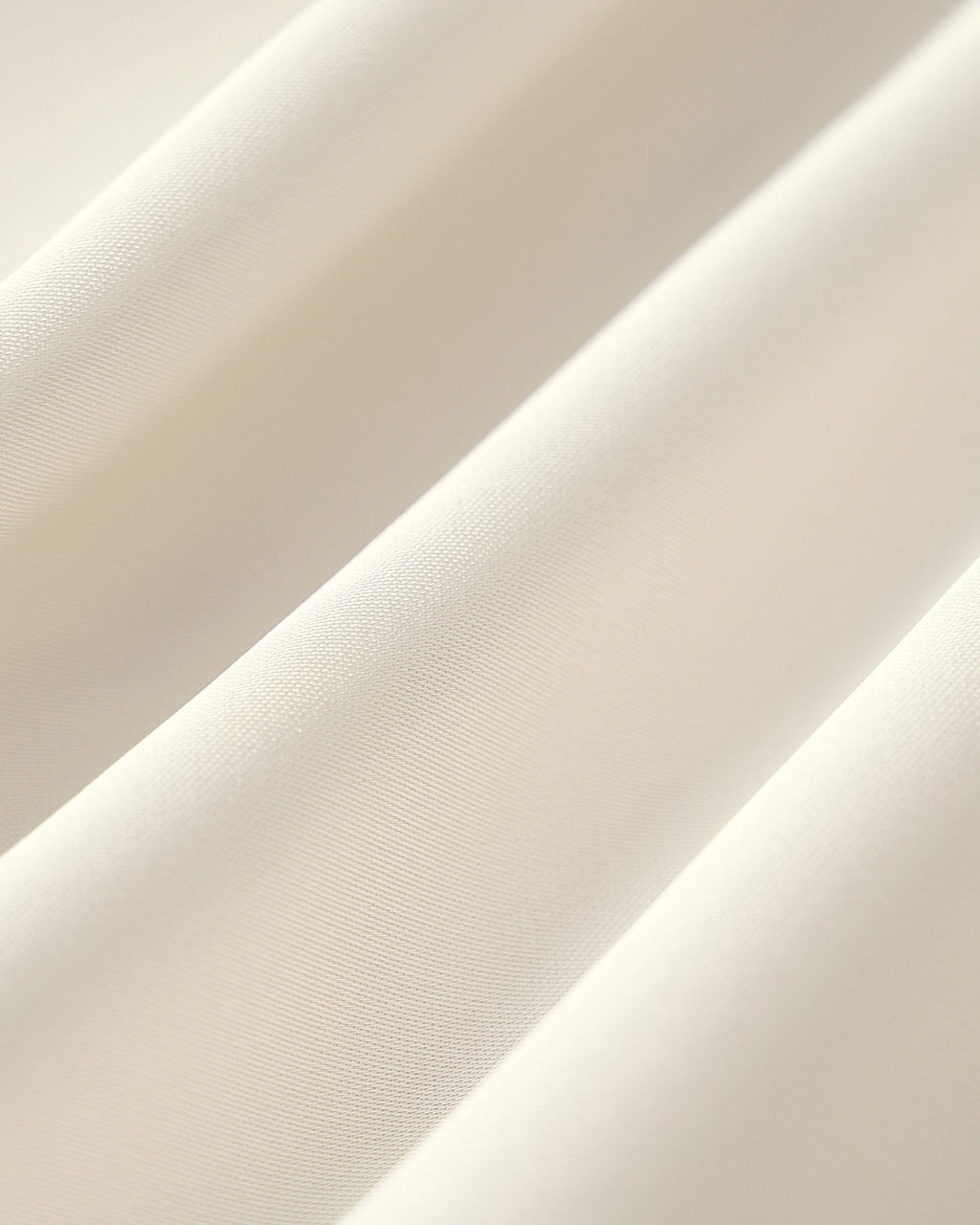 T-shirt couleur abricot avec col en dentelle et empiècements